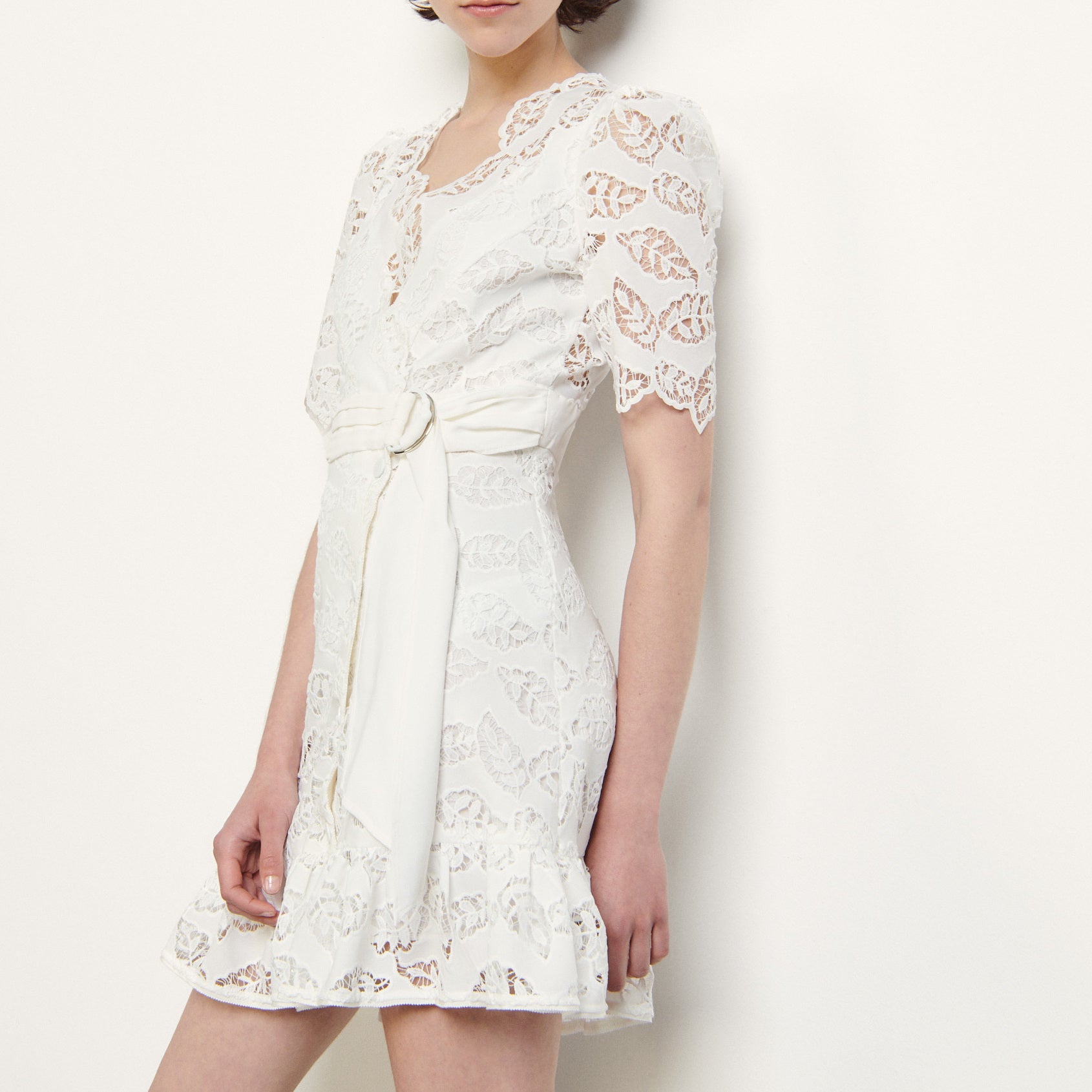 Robe courte en broderie anglaise Sandro seconde main