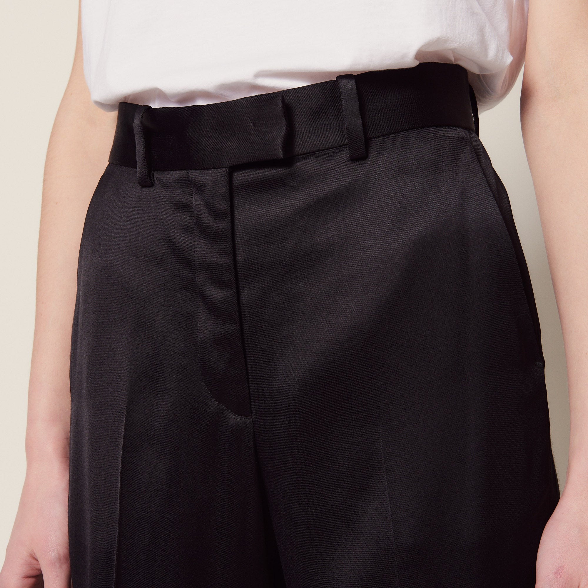 Pantalon en tissu satiné Sandro seconde main