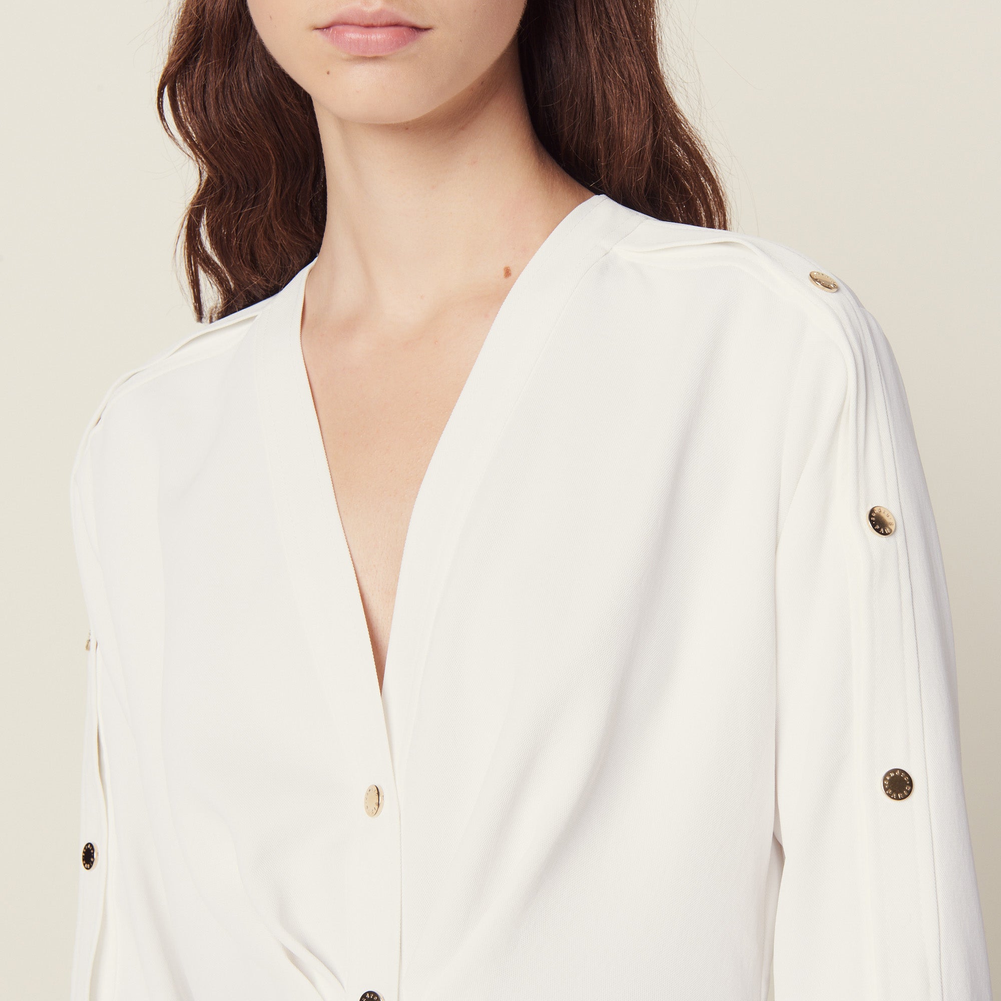 Robe courte ornée de pressions dorées Sandro seconde main