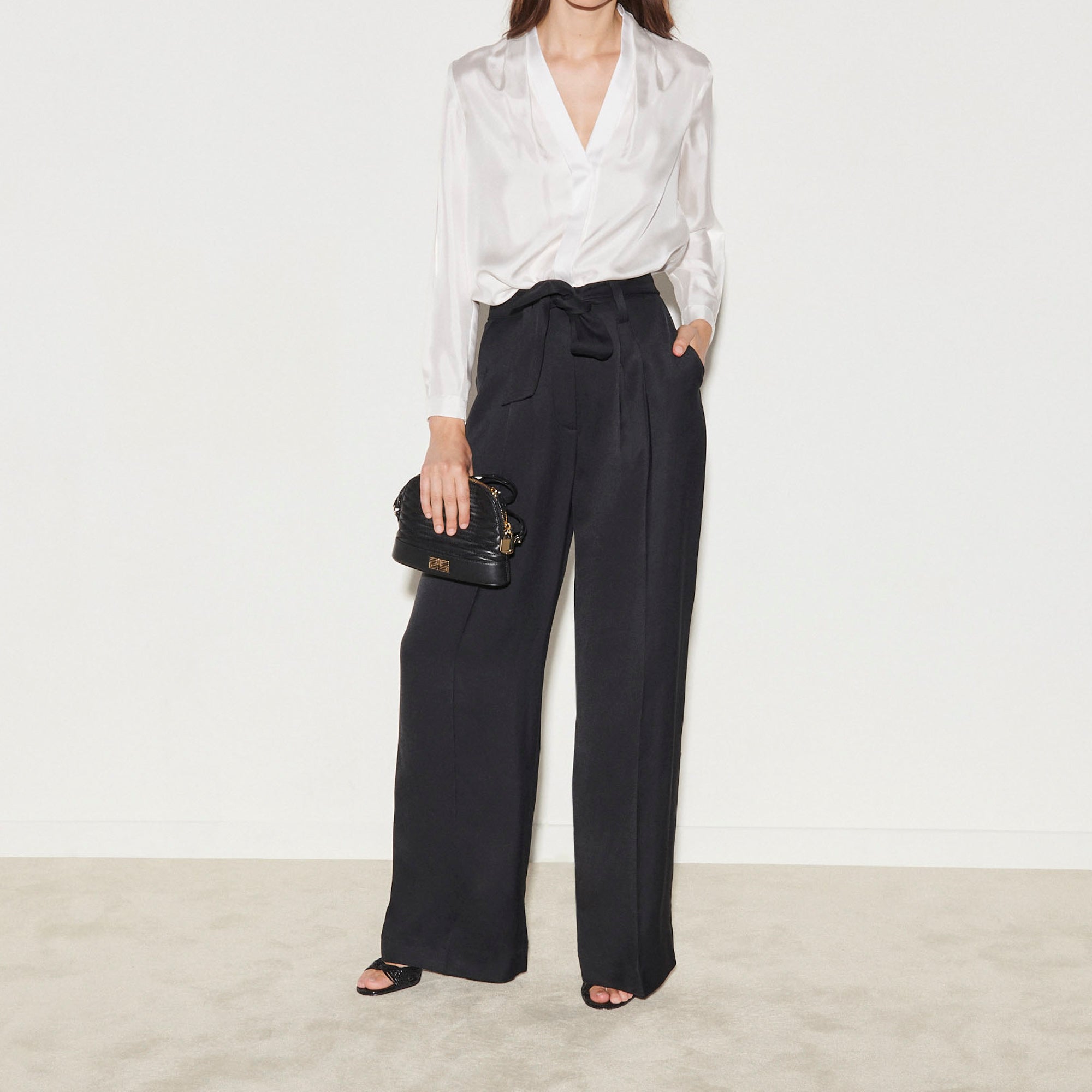 Chemise en soie à décolleté en V Sandro seconde main