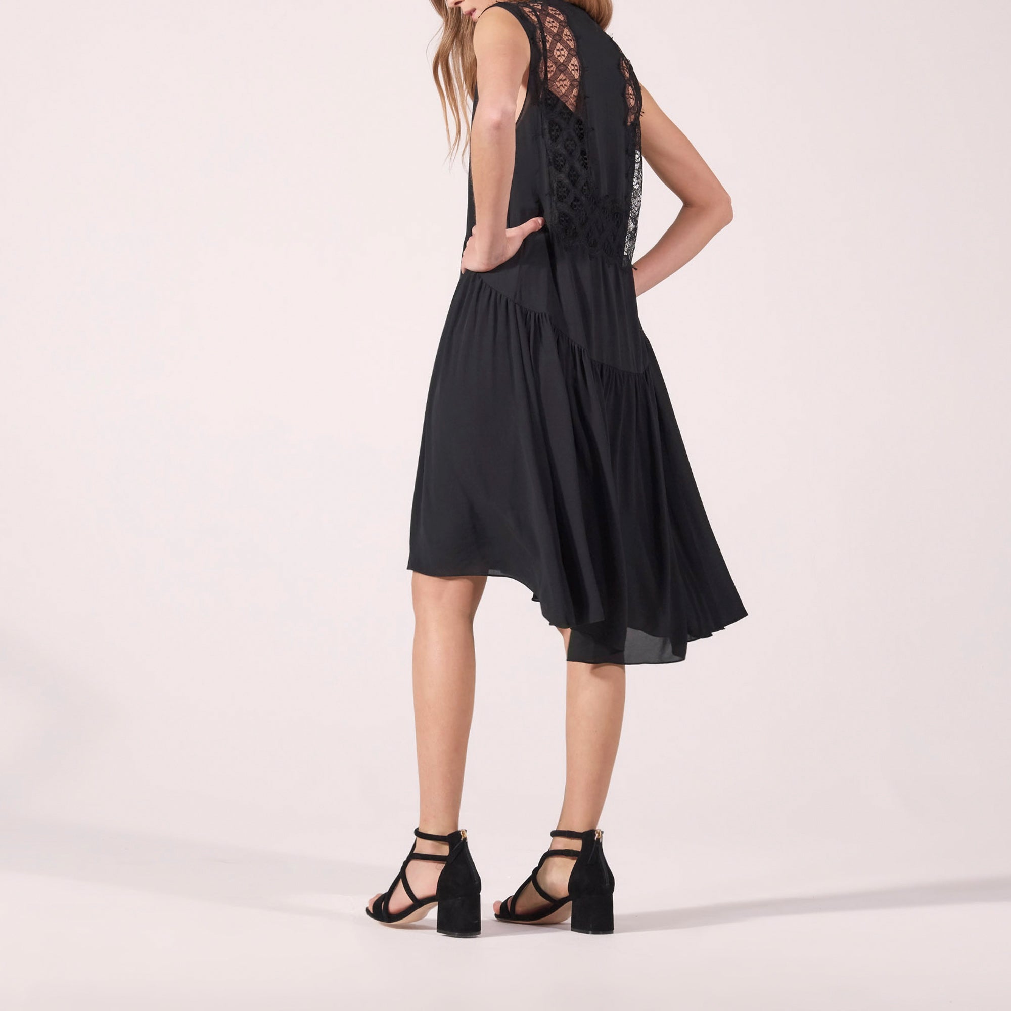 Robe fluide avec insert de dentelle Sandro seconde main