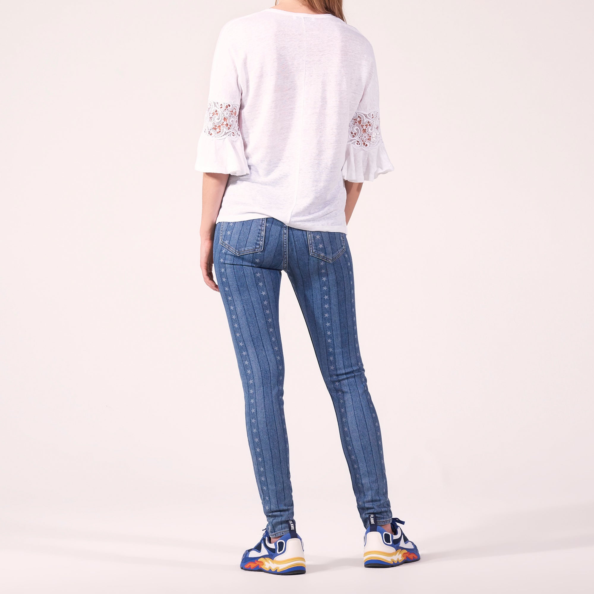 T-shirt en lin et insert de dentelle Sandro seconde main