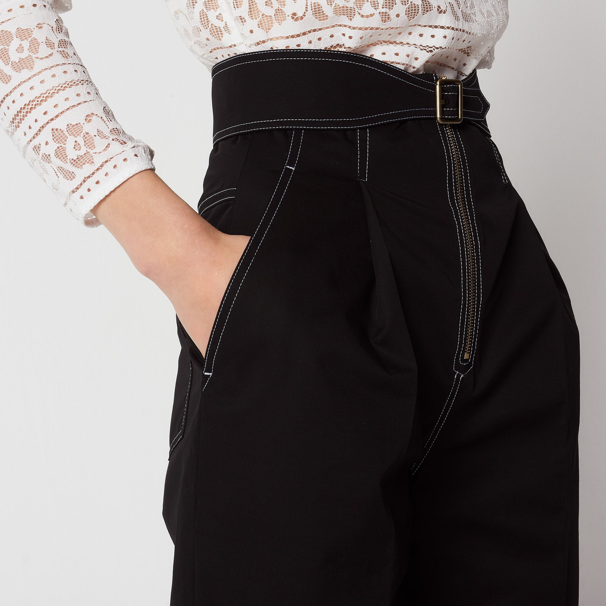 Pantalon en coton zippé et ceinturé Sandro seconde main