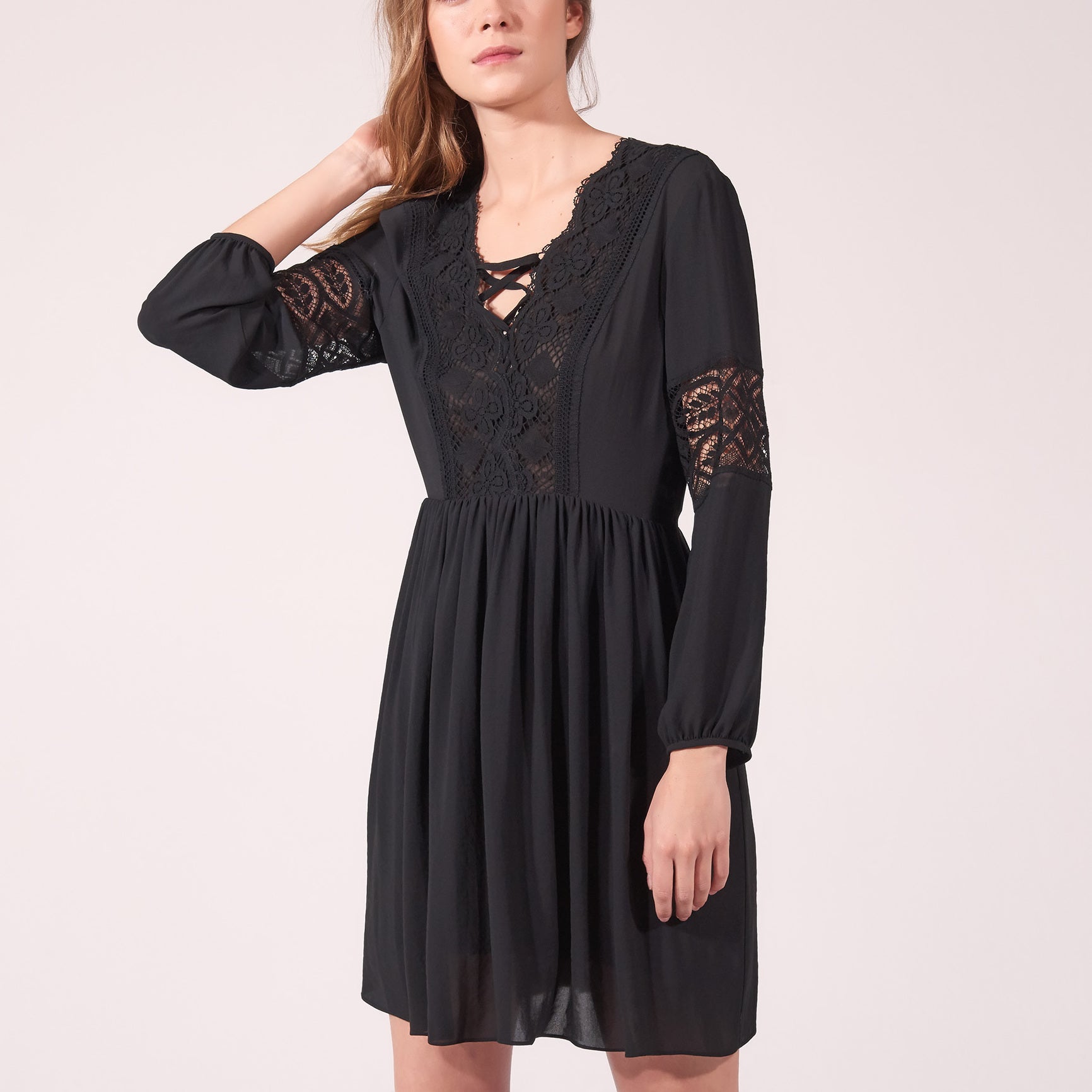 Robe lacée avec dentelle Sandro seconde main