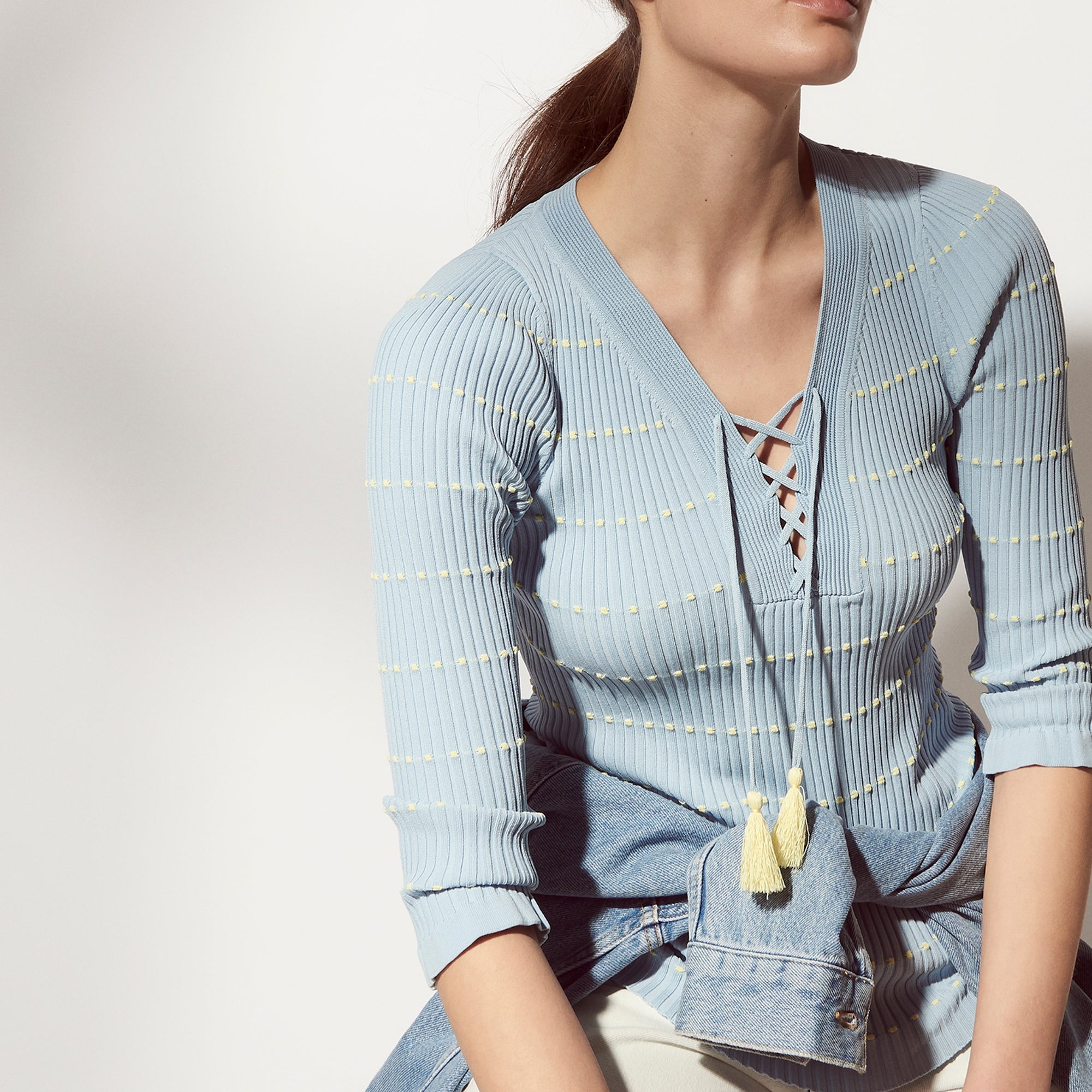 Pull en Maille décolleté lacé et pompons Sandro seconde main