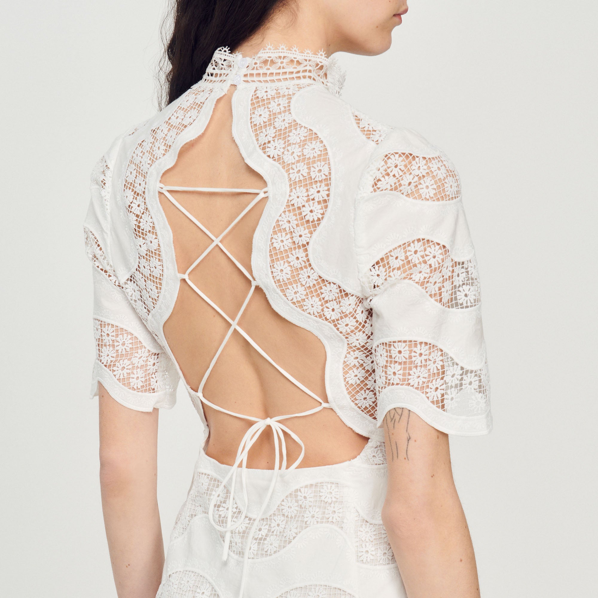 Robe courte en guipure Sandro seconde main