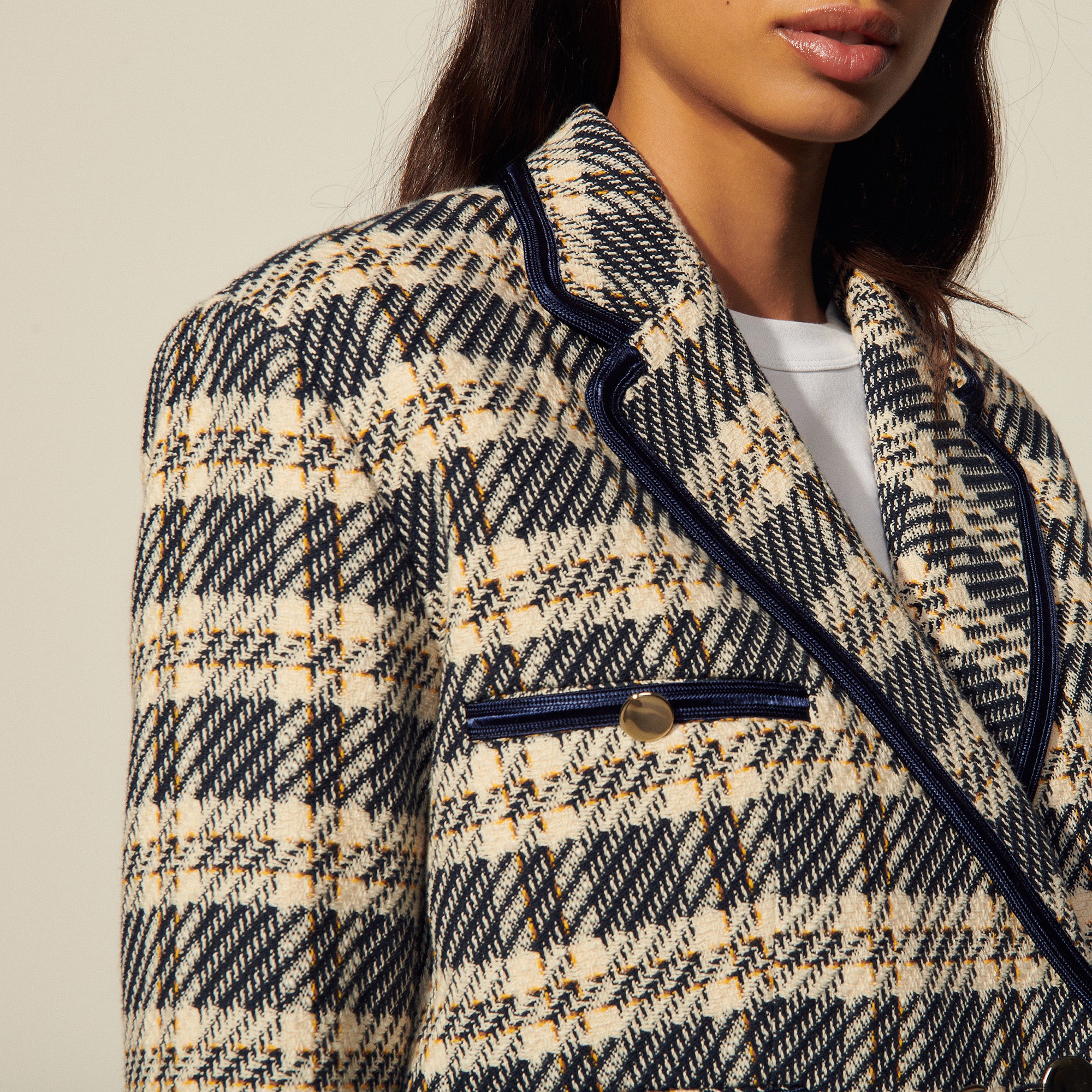 Veste courte en tweed à carreaux Sandro seconde main