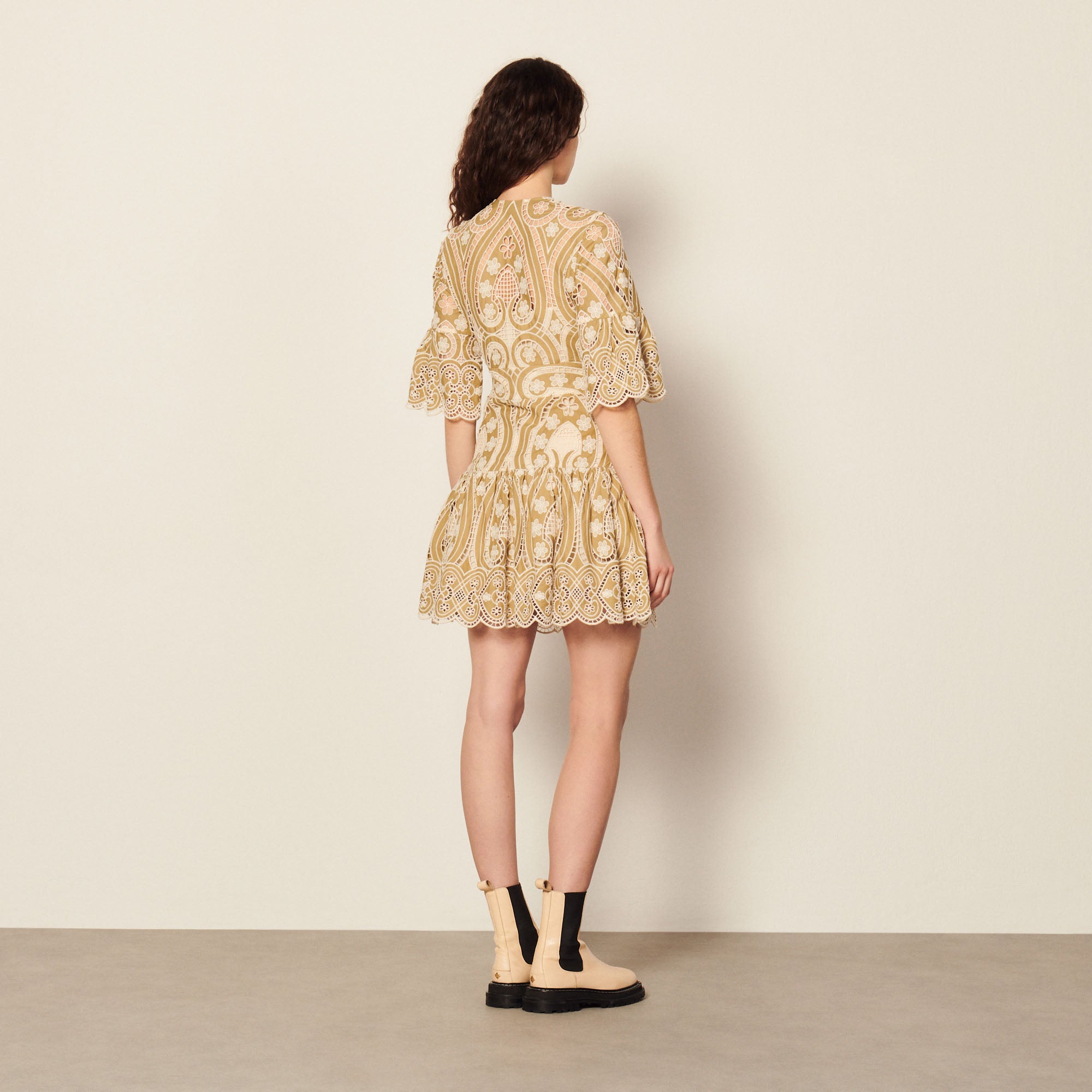 Robe en guipure bicolore Sandro seconde main