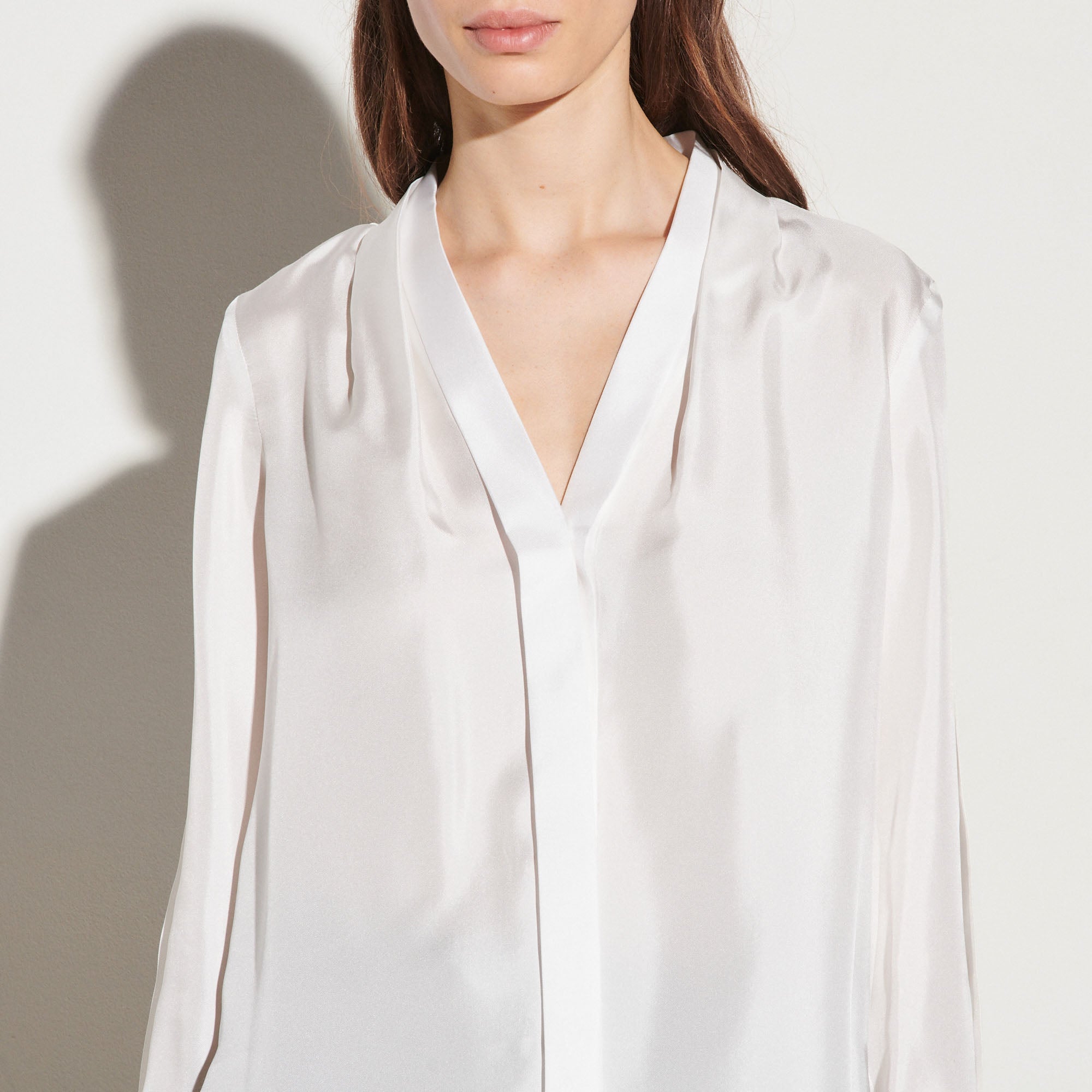 Chemise en soie à décolleté en V Sandro seconde main