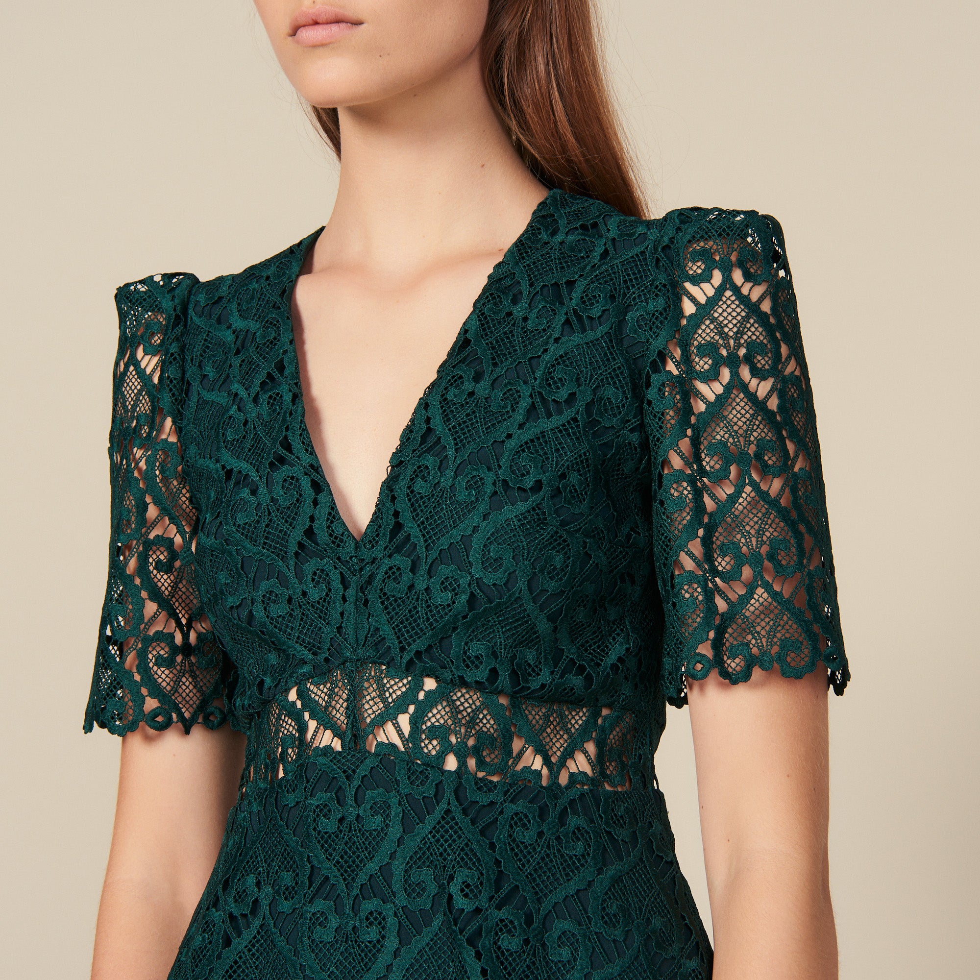 Robe courte décolleté en guipure cœur Sandro seconde main