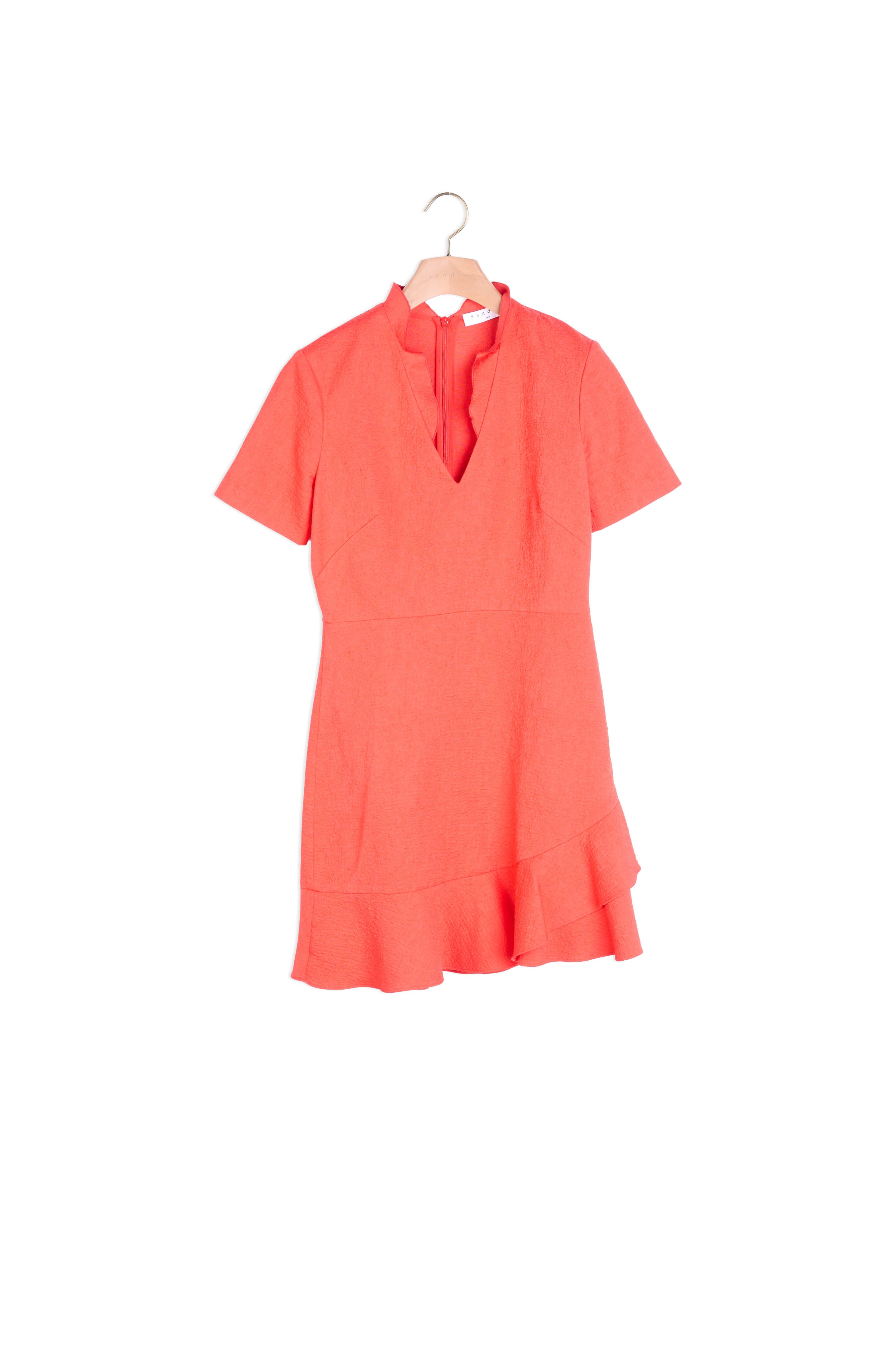 Robe matière gaufrée à volants. Sandro seconde main