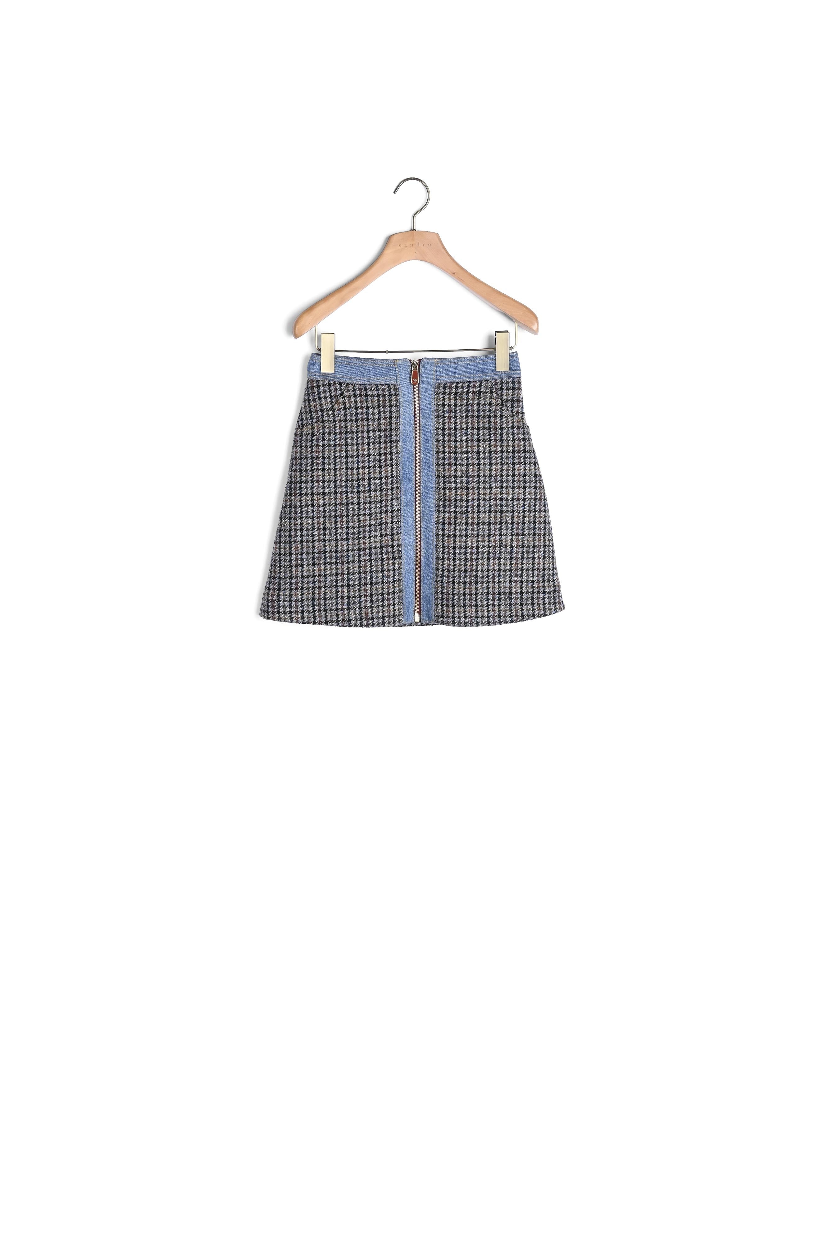 Jupe courte en tweed et Jean Sandro seconde main