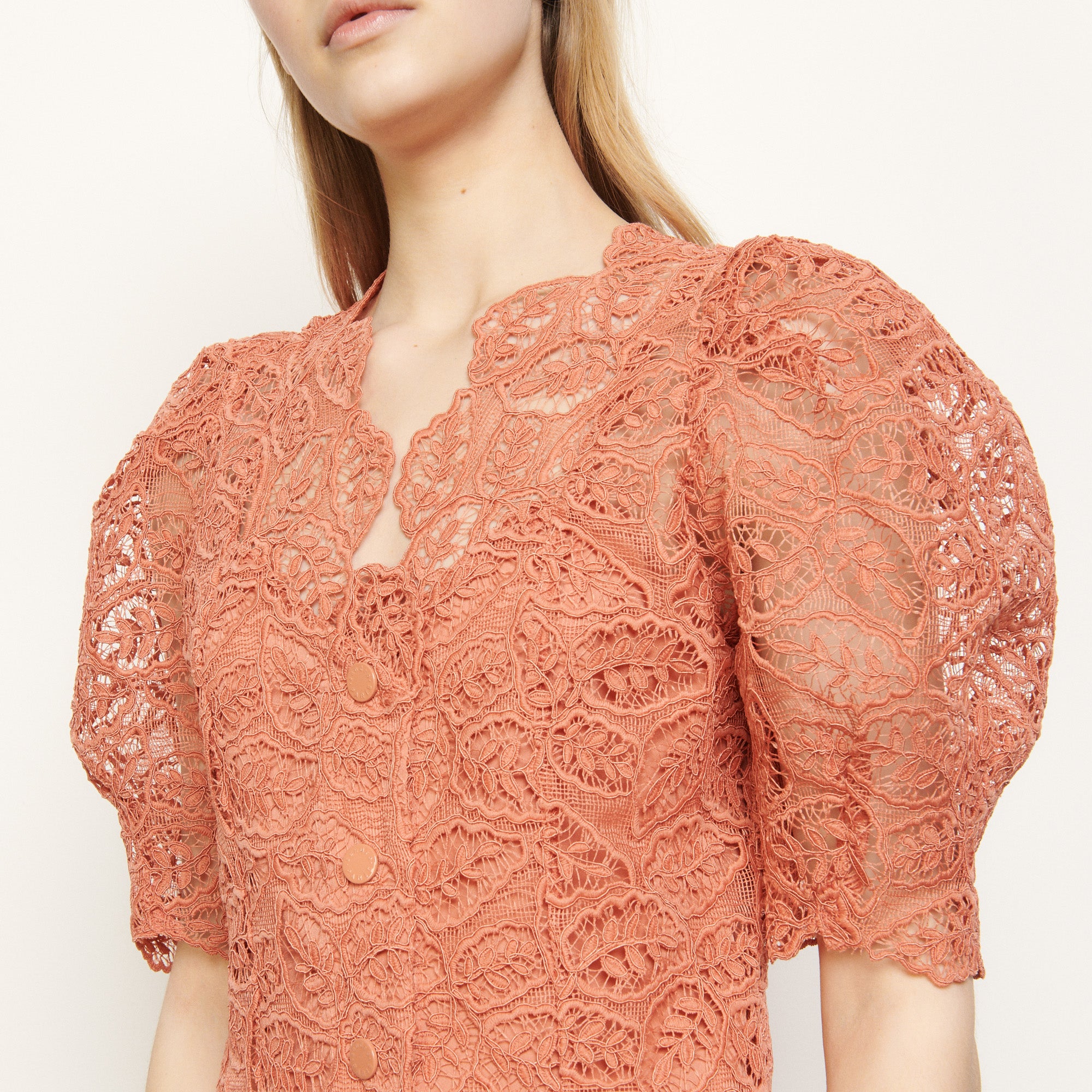 Robe Manteau en dentelle Sandro seconde main