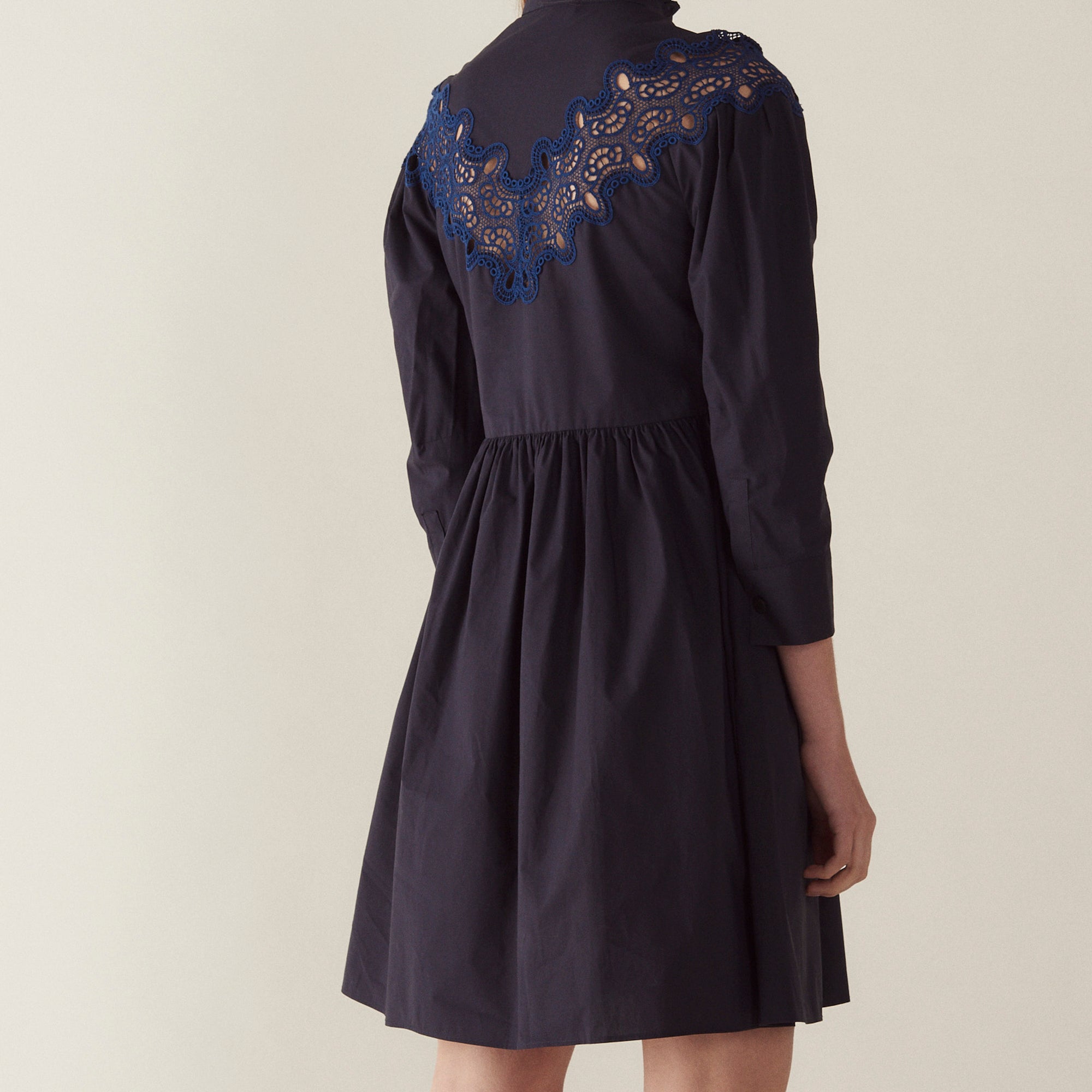 Robe courte avec insert de dentelle Sandro seconde main