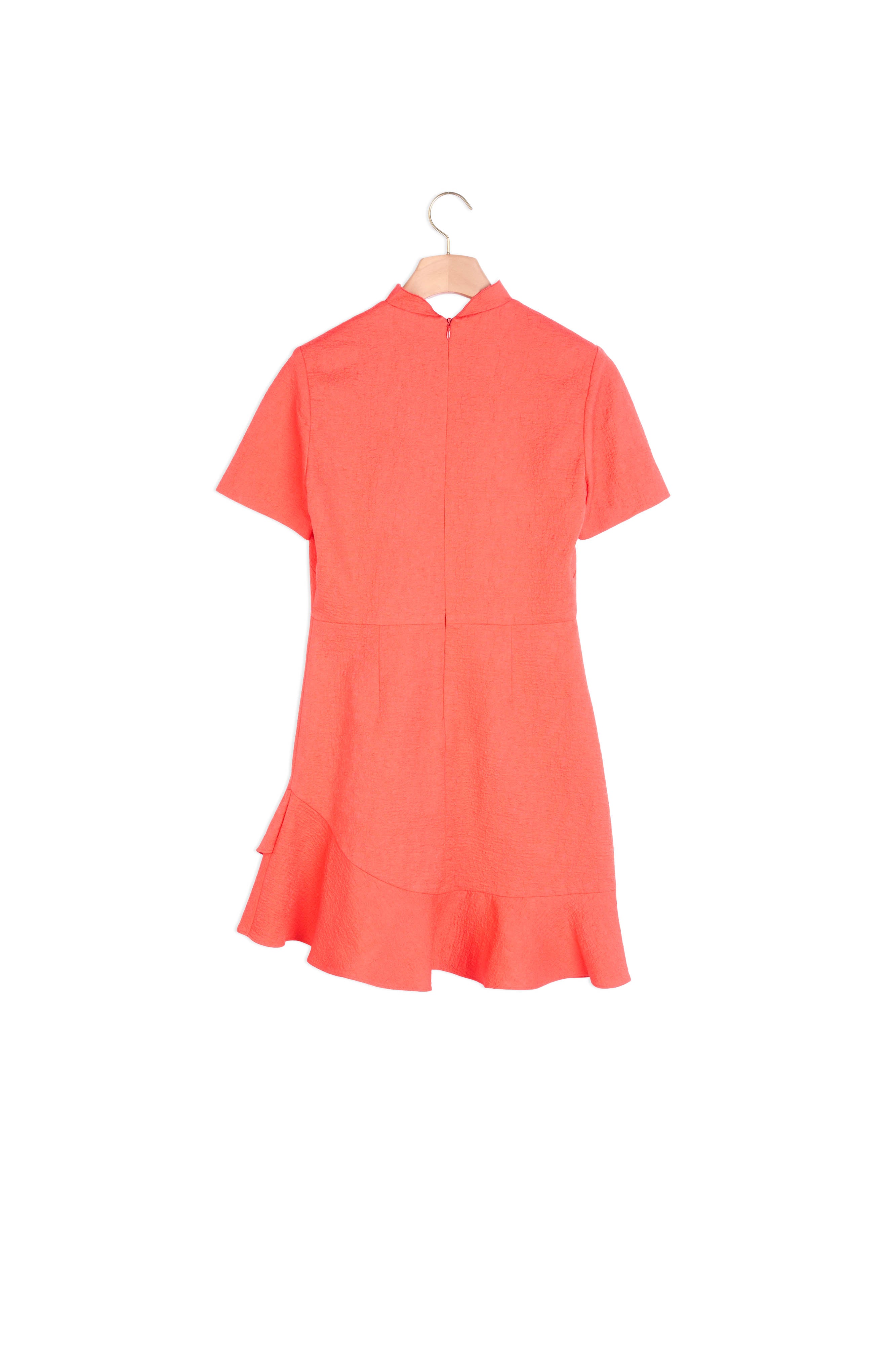 Robe matière gaufrée à volants. Sandro seconde main