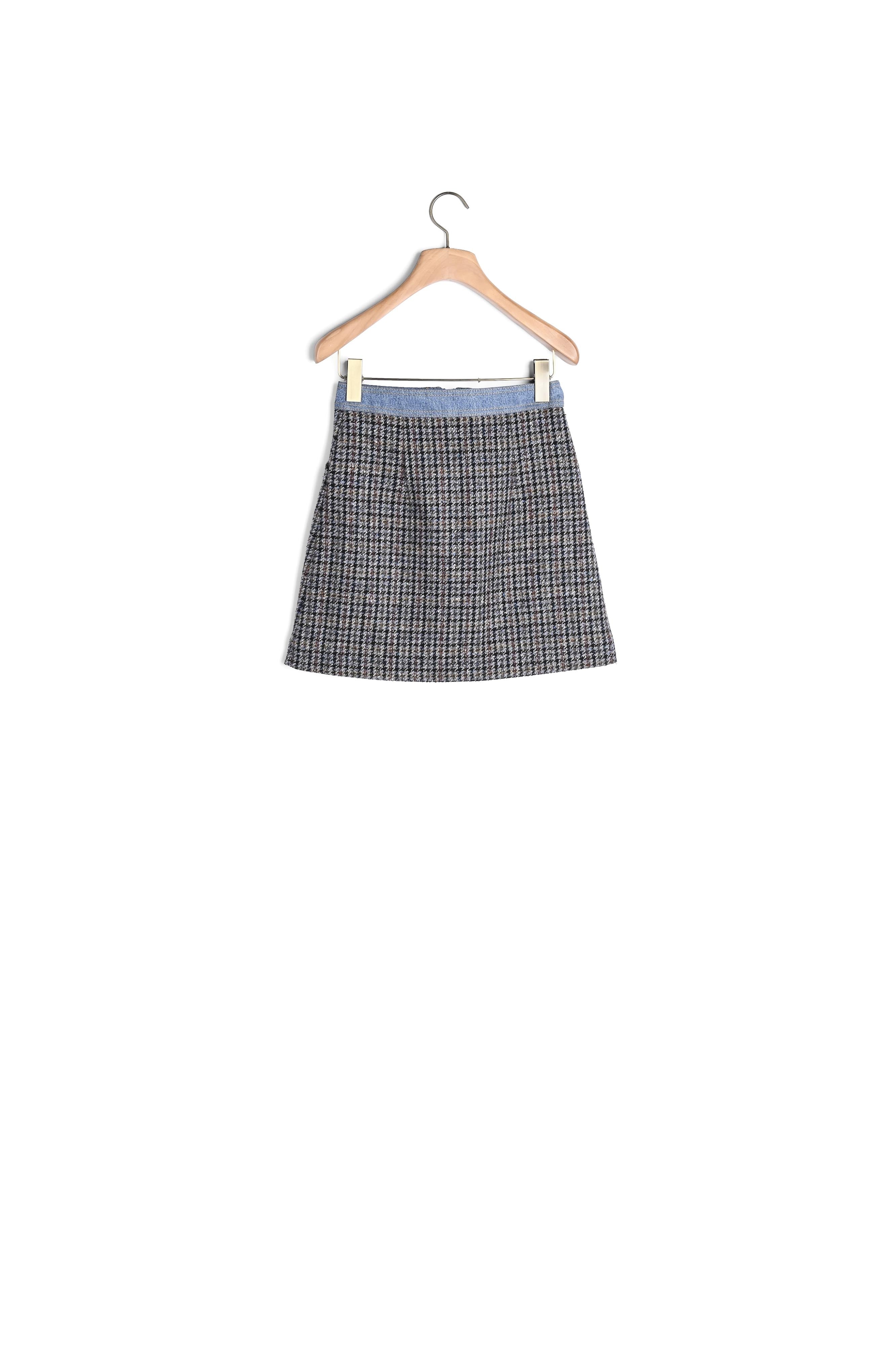 Jupe courte en tweed et Jean Sandro seconde main