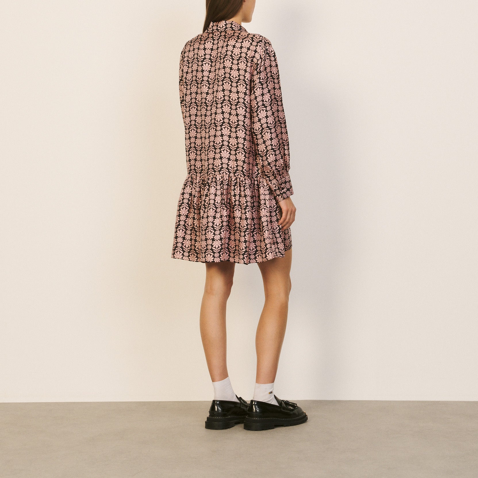 Robe imprimé noir et rose Sandro seconde main