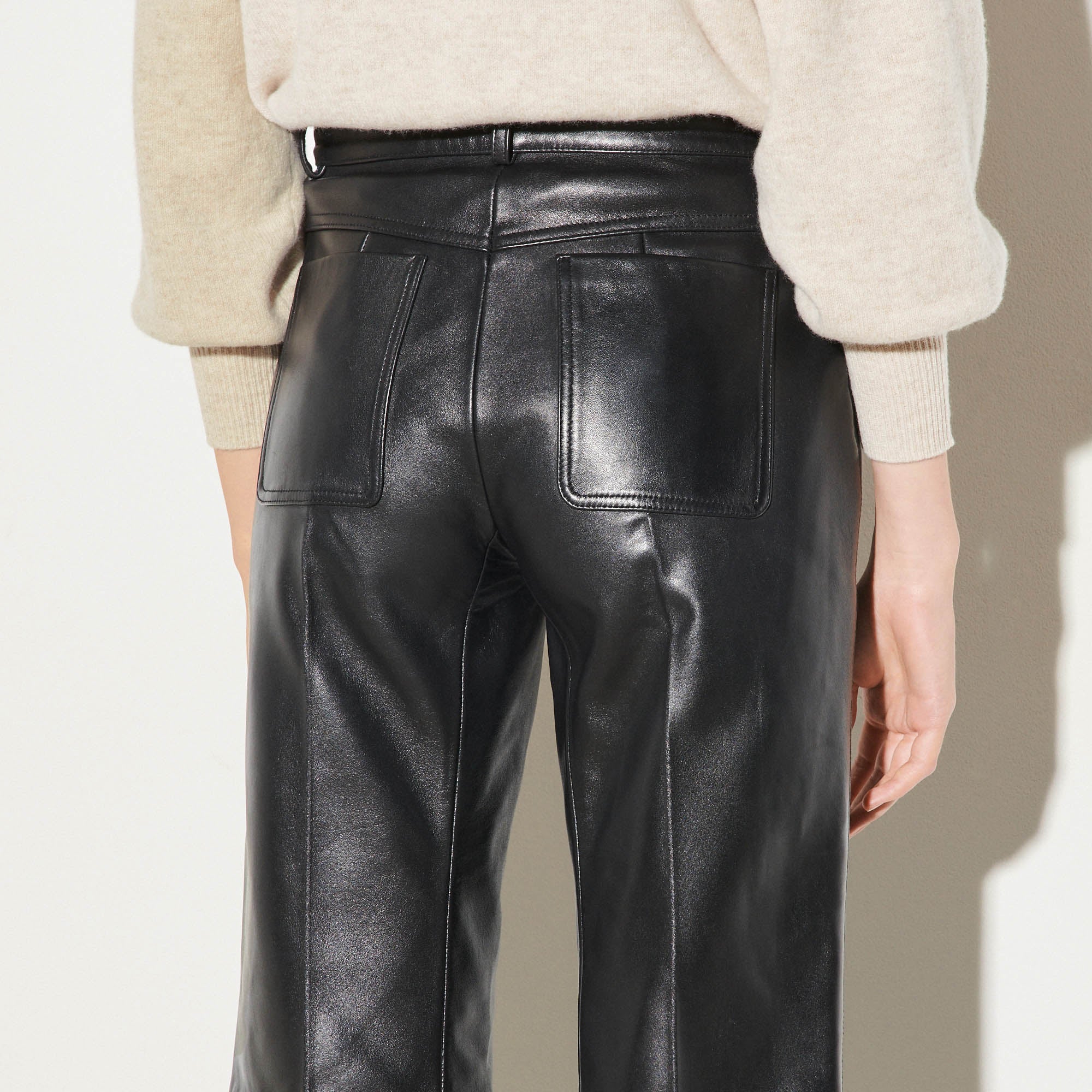 Pantalon en cuir Sandro seconde main