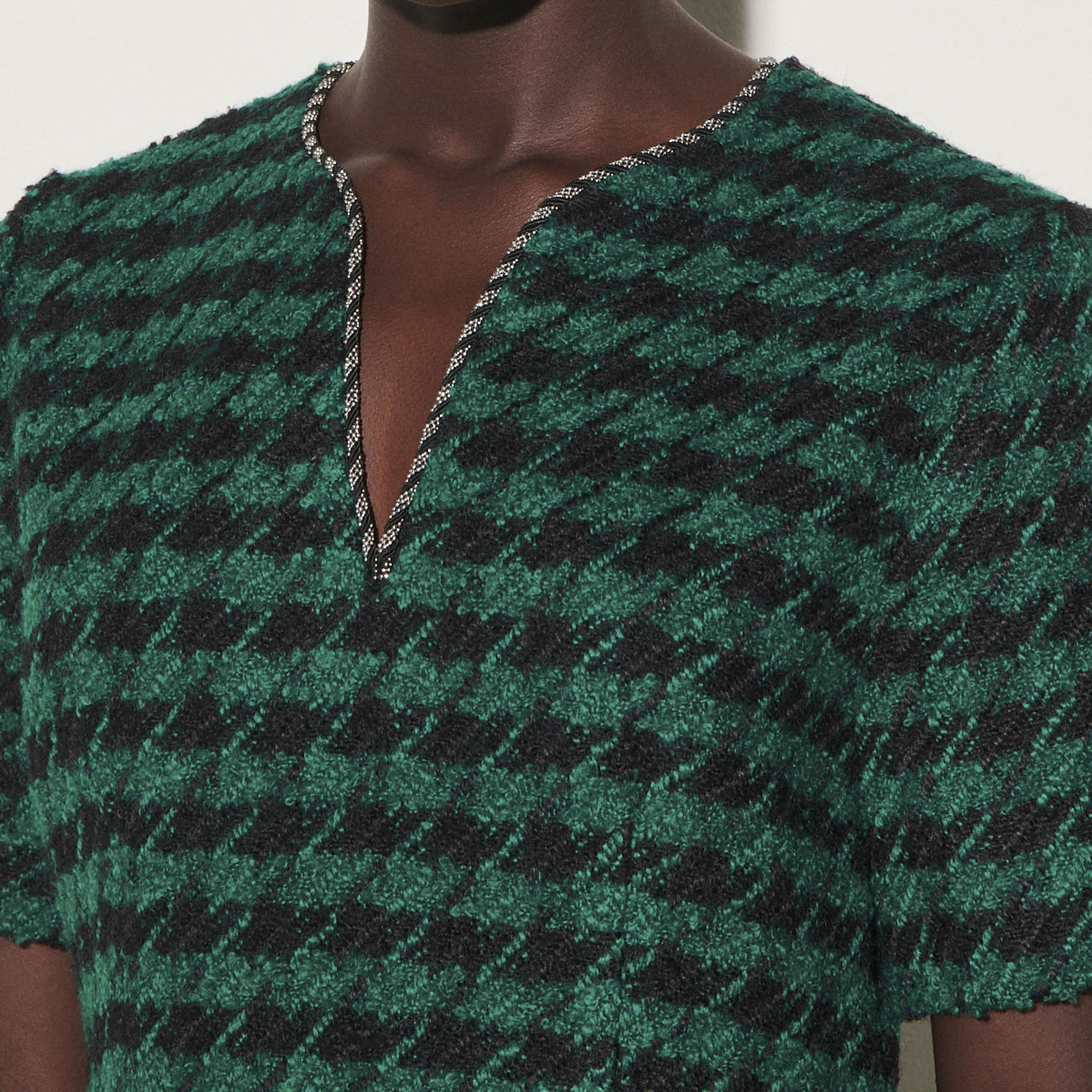 Robe courte en tweed et galon fantaisie Sandro seconde main