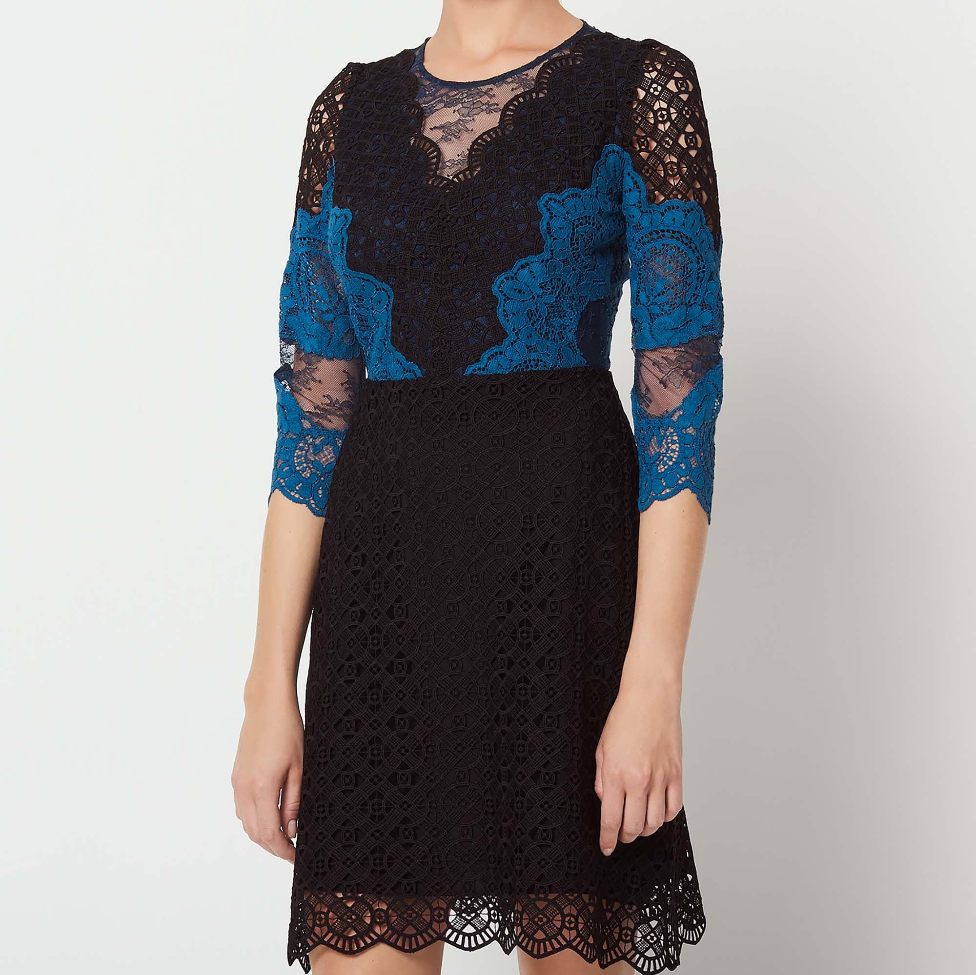 Robe courte en dentelle contrastée Sandro seconde main