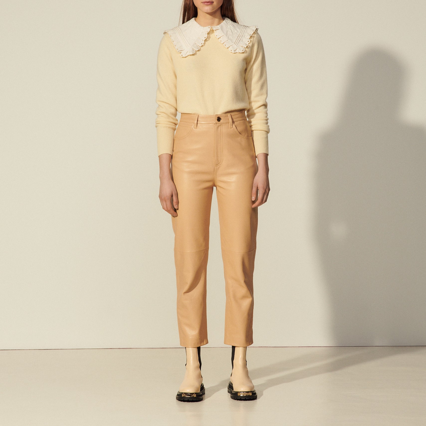Pantalon en cuir coupe mom Sandro seconde main