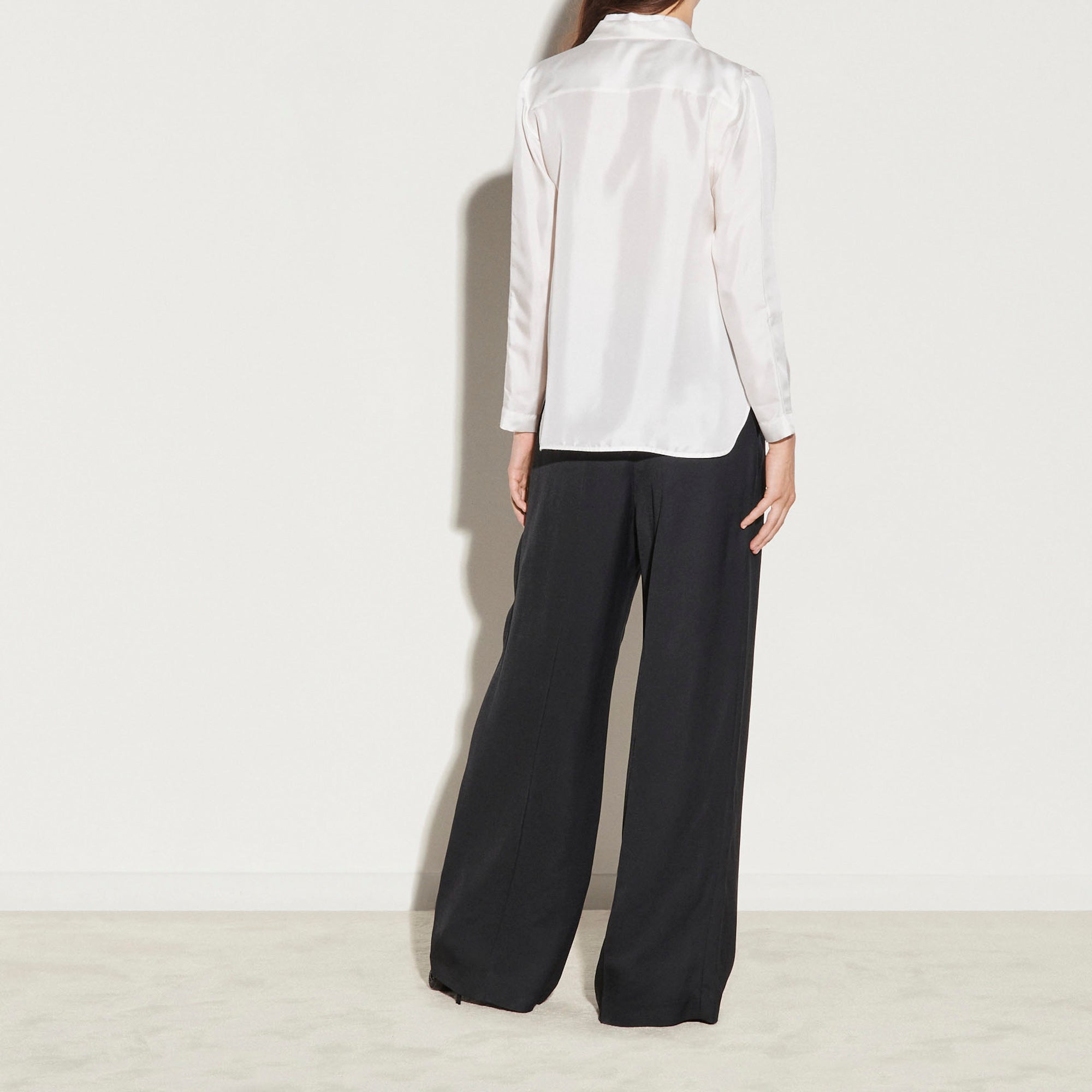 Chemise en soie à décolleté en V Sandro seconde main