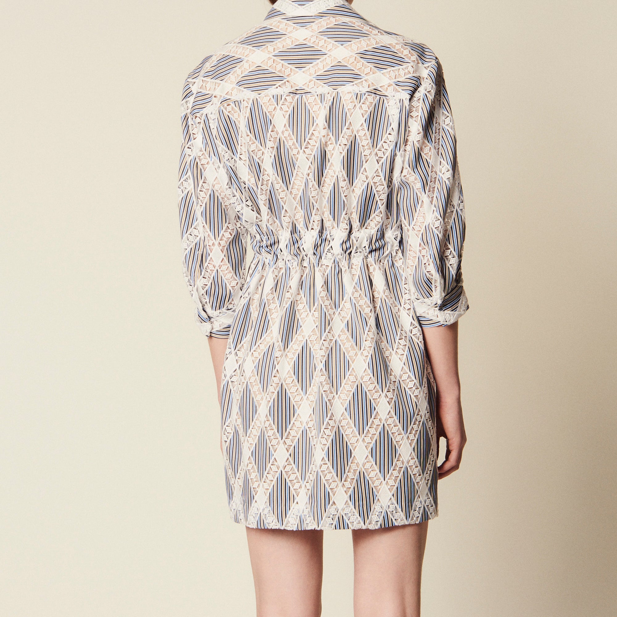 Robe Chemise courte en dentelle Sandro seconde main