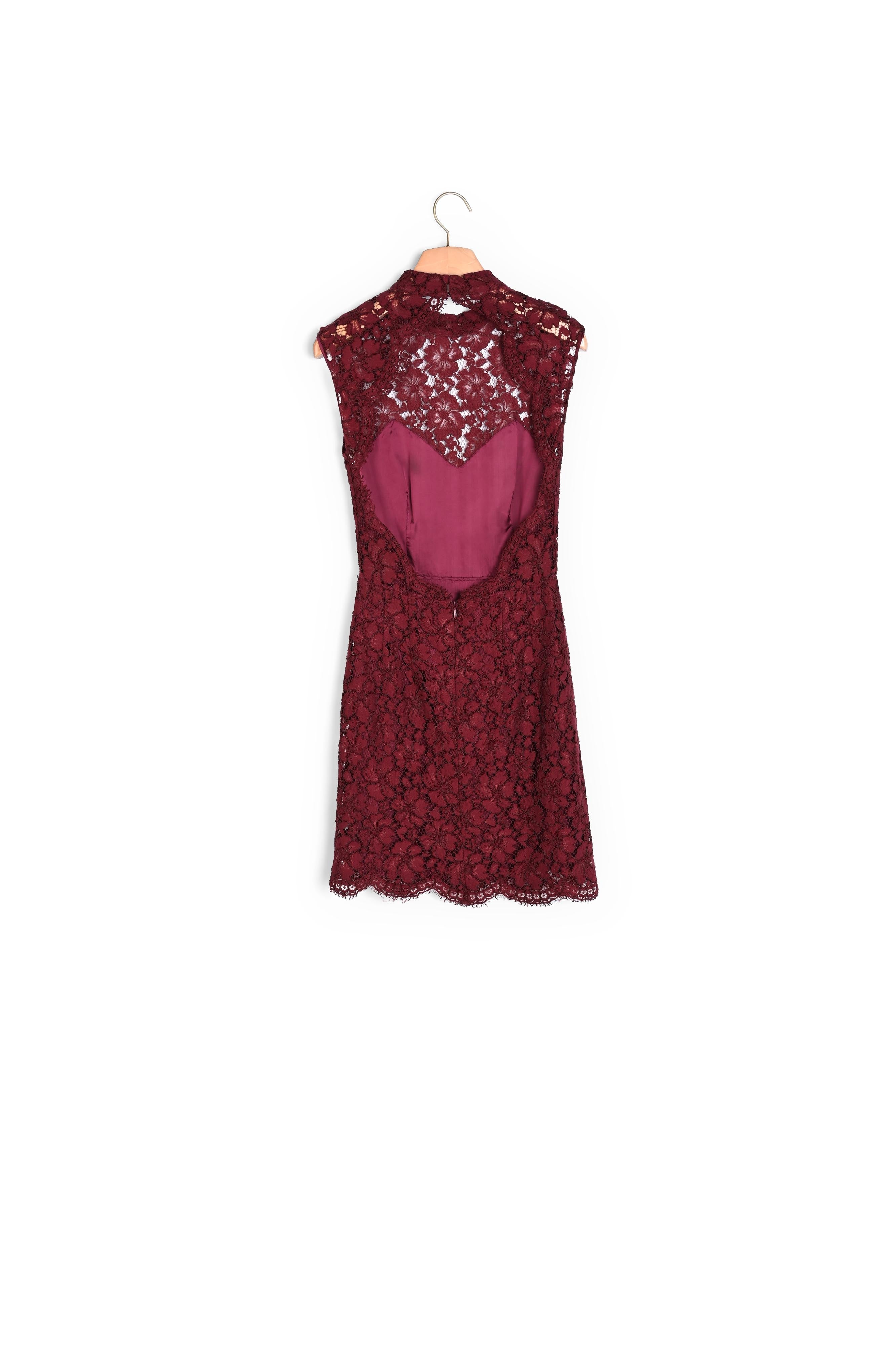 Robe courte en dentelle et dos nu Sandro seconde main