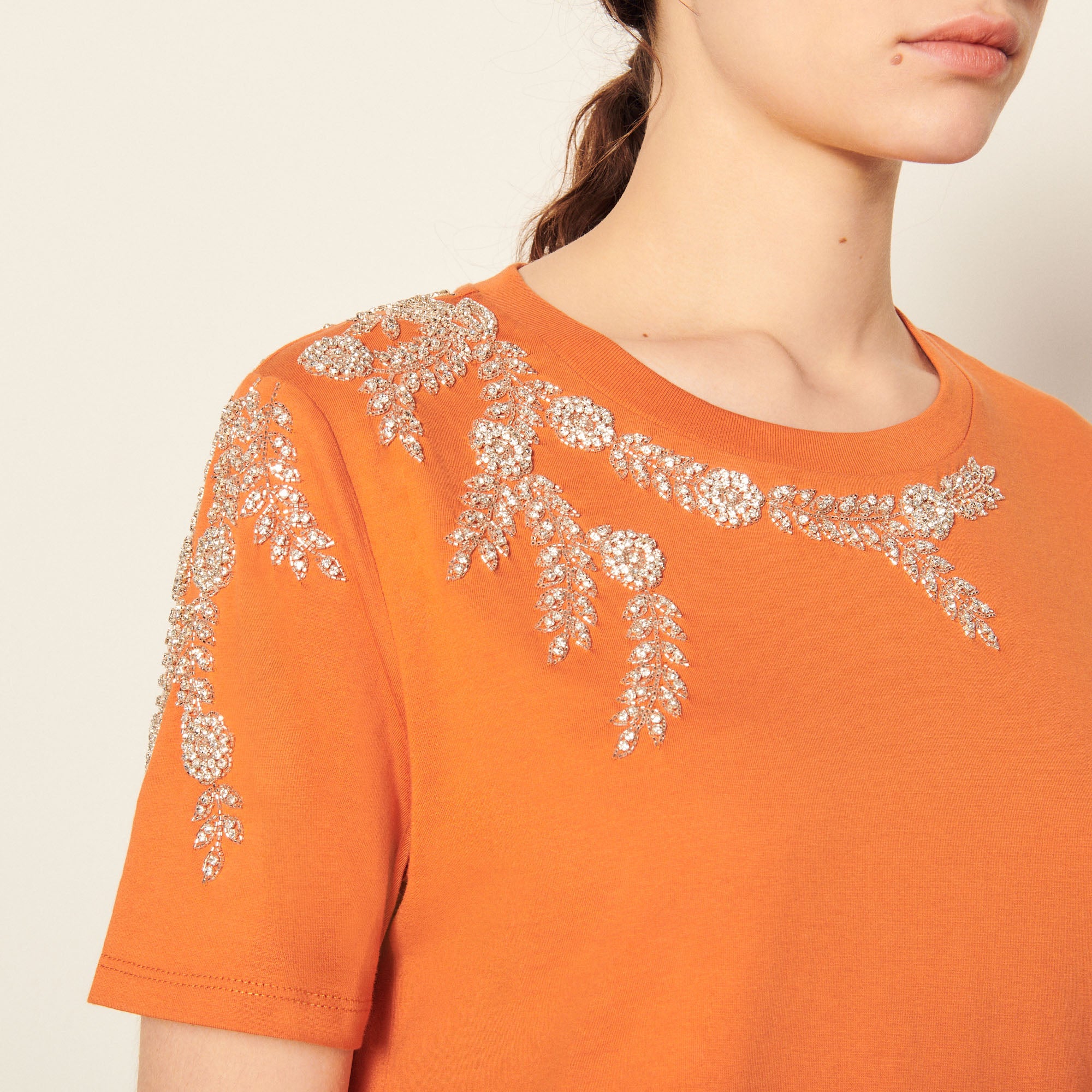 T-shirt orné de broderies et strass Sandro seconde main