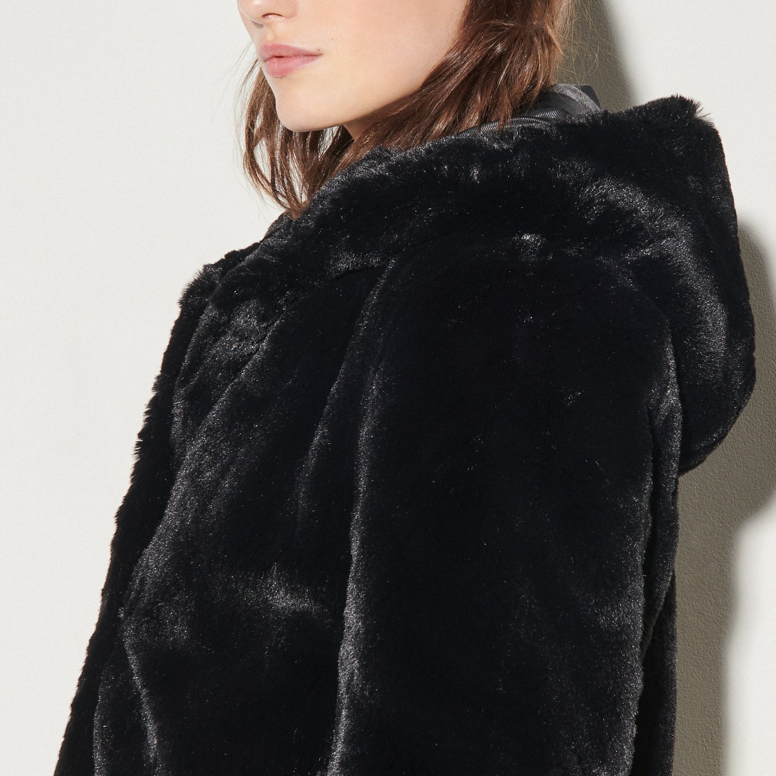 Veste à capuche en fausse fourrure Sandro seconde main