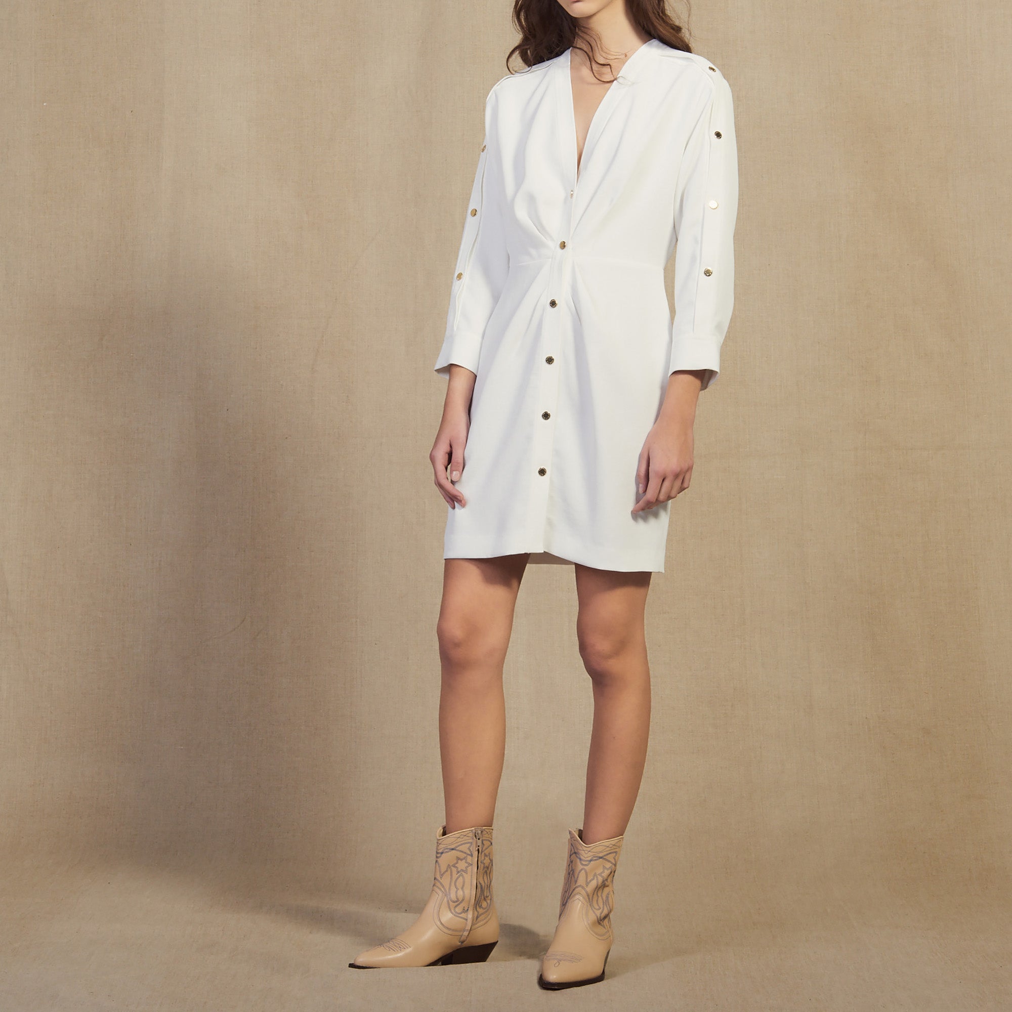 Robe courte ornée de pressions dorées Sandro seconde main