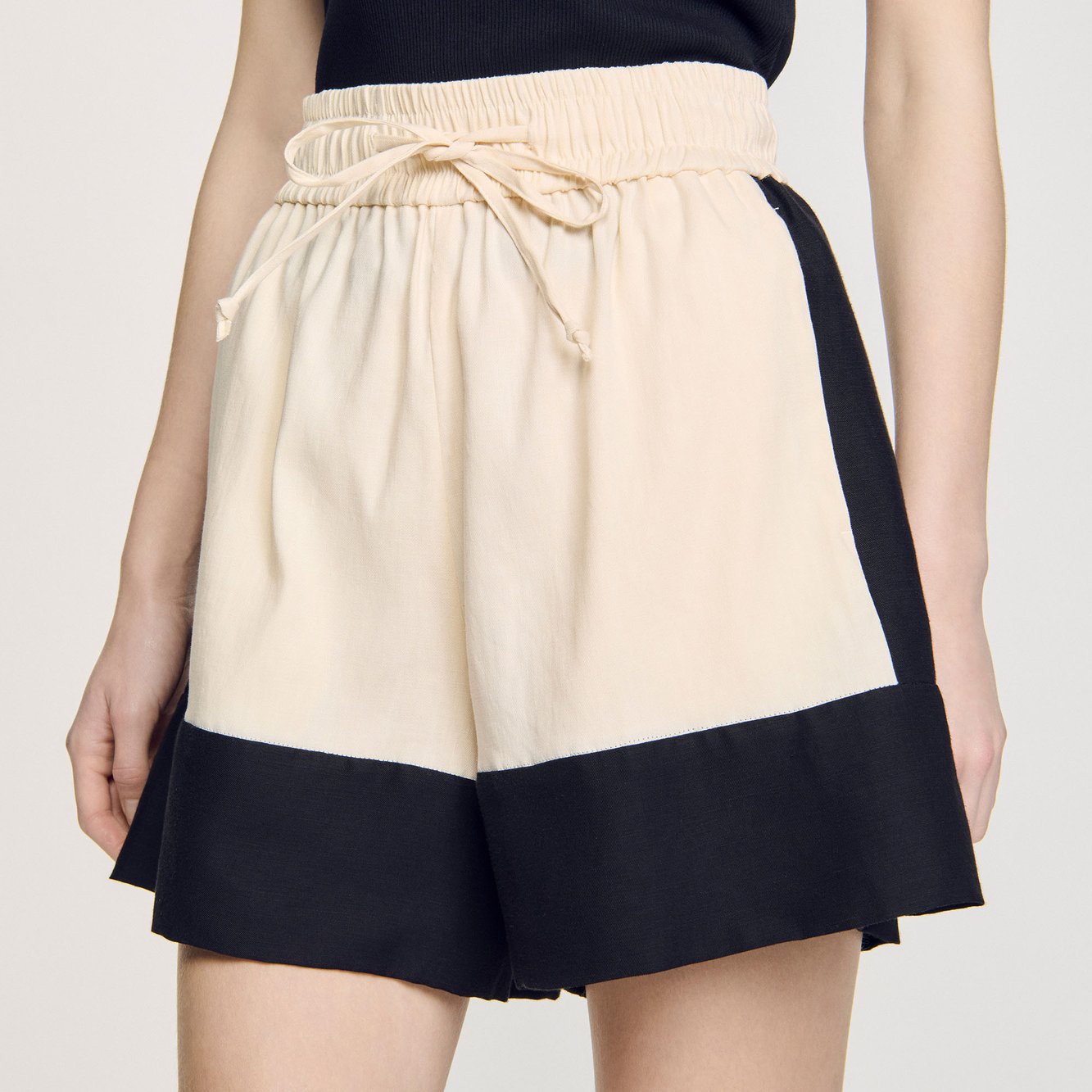 Short bicolore en lin Sandro seconde main