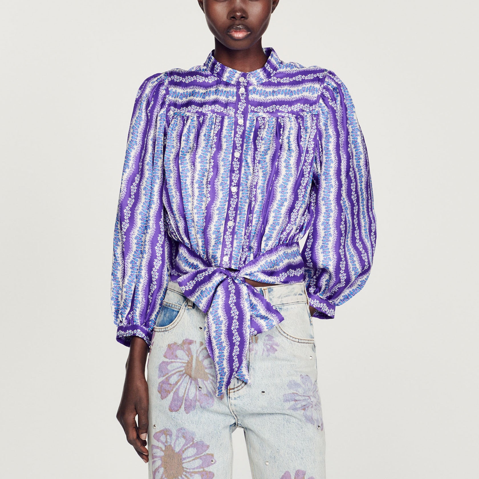 Chemise courte en soie imprimé fleuri Sandro seconde main