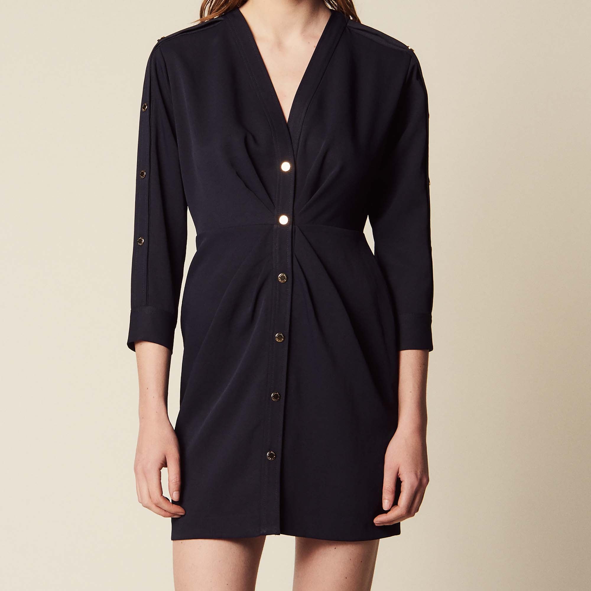 Robe courte ornée de pressions dorées Sandro seconde main