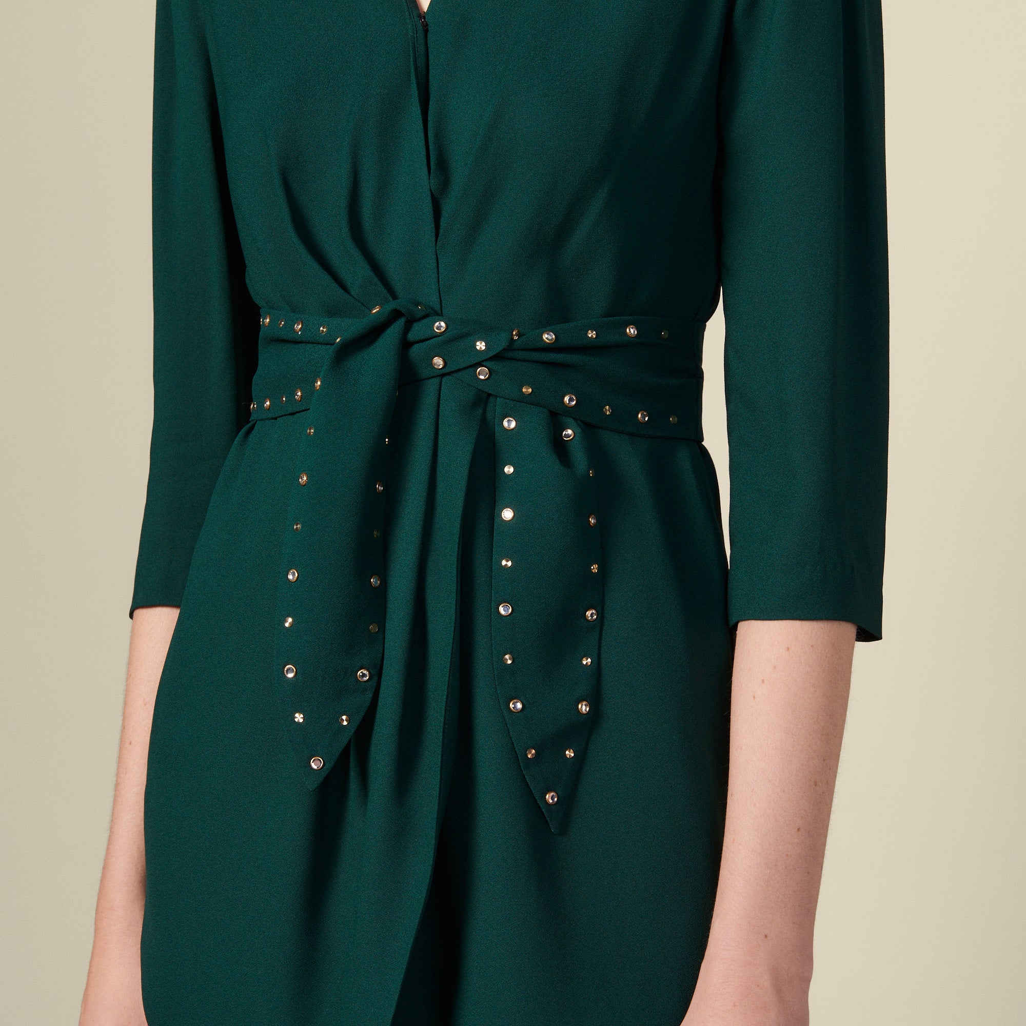 Robe épaulée avec ceinture strassée Sandro seconde main