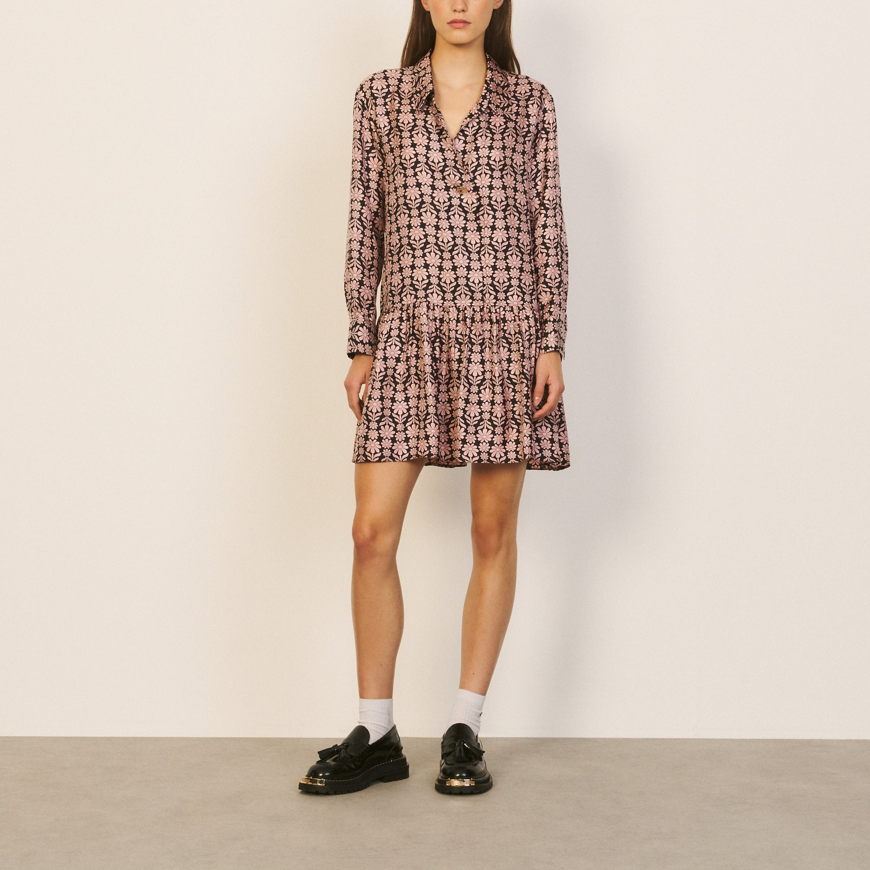 Robe imprimé noir et rose Sandro seconde main