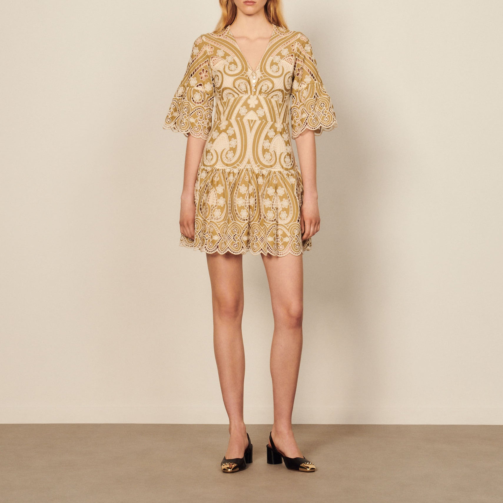 Robe en guipure bicolore Sandro seconde main