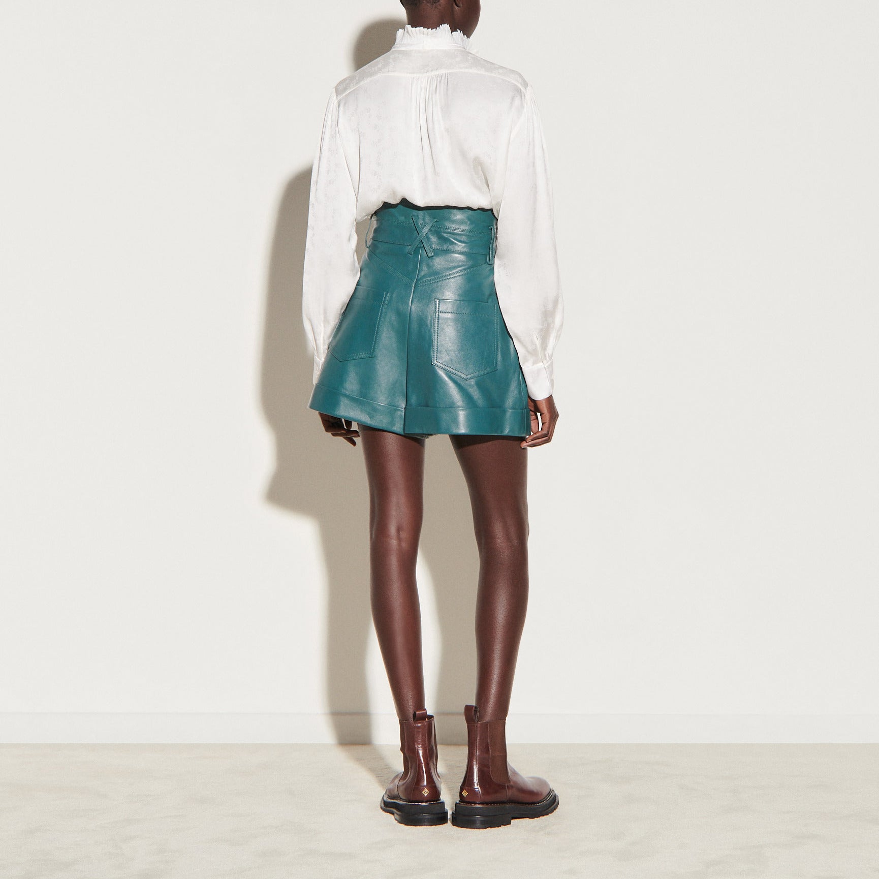 Short en cuir avec large revers Sandro seconde main