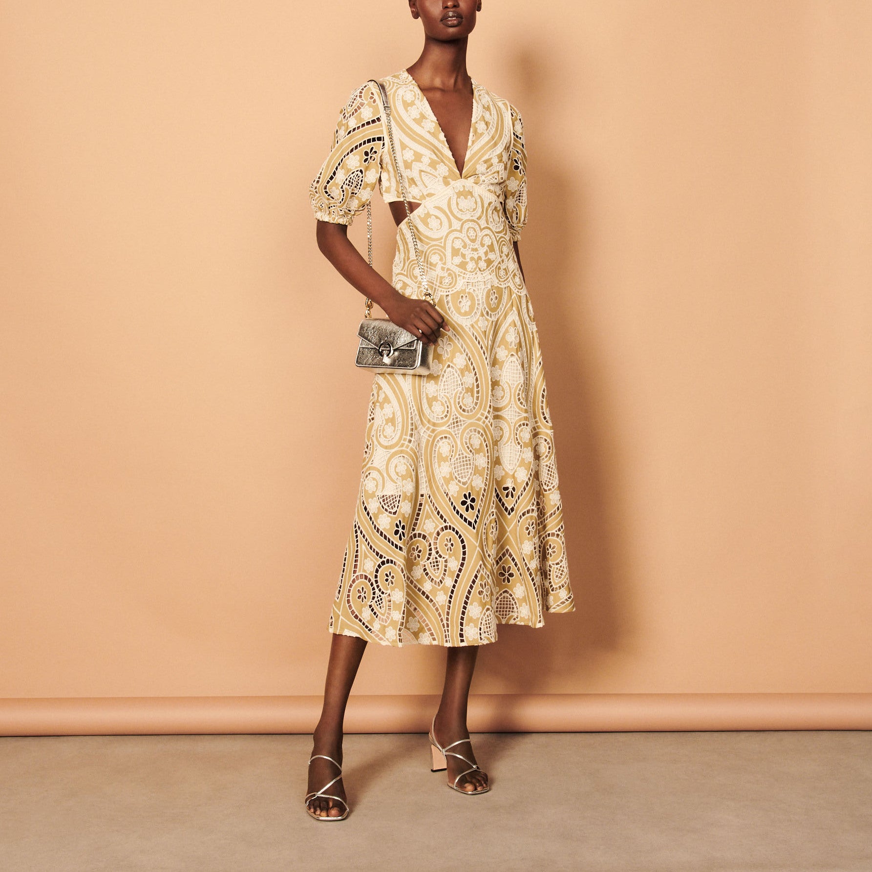 Robe longue en guipure Sandro seconde main