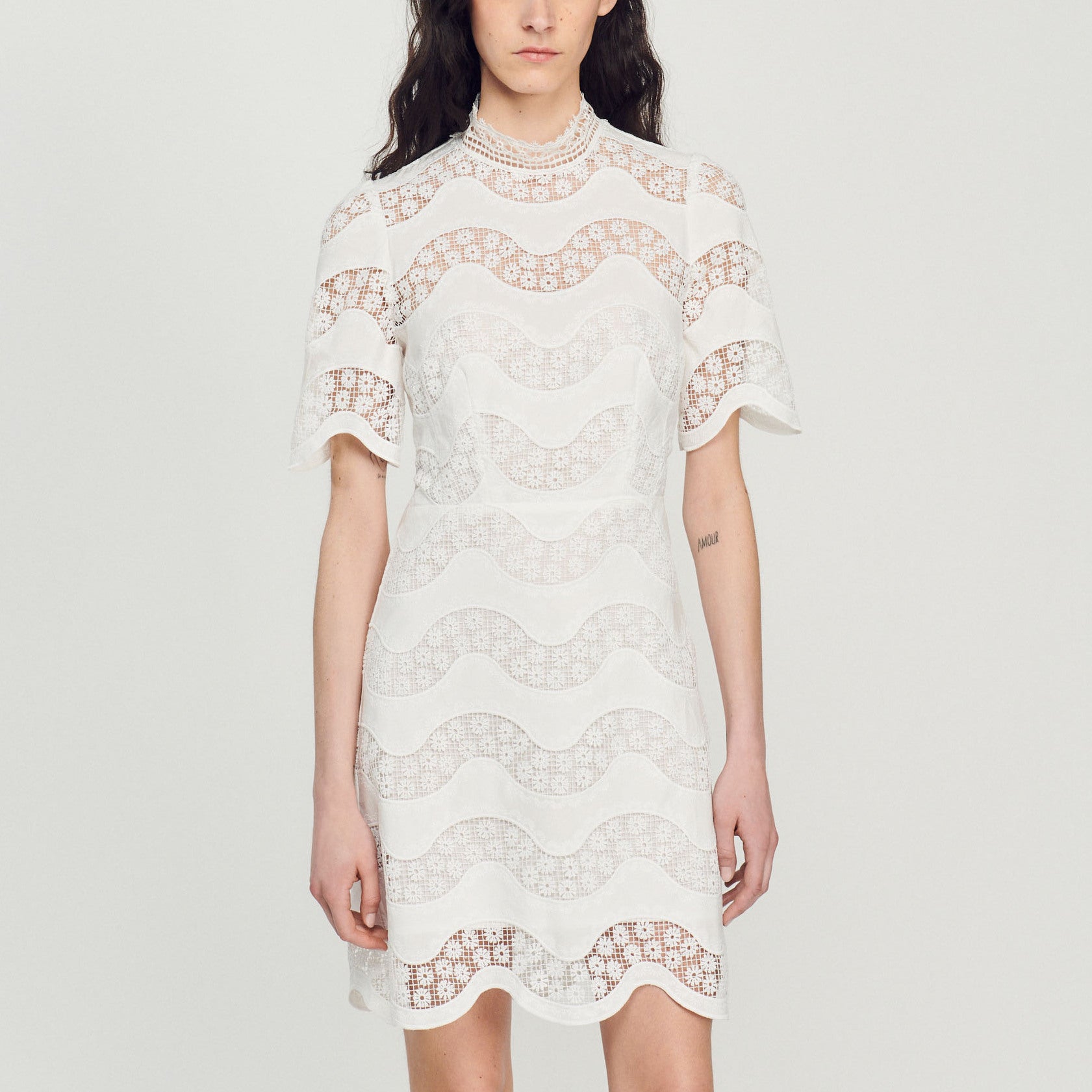 Robe courte en guipure Sandro seconde main