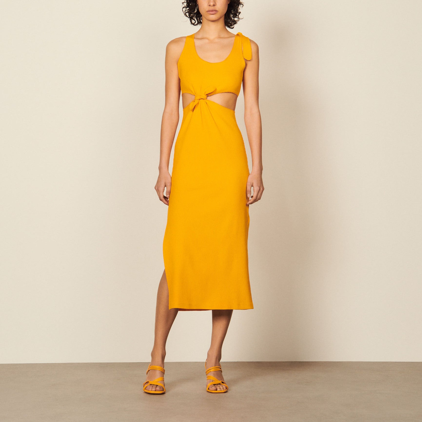 Robe midi ajourée sur les cotés Sandro seconde main