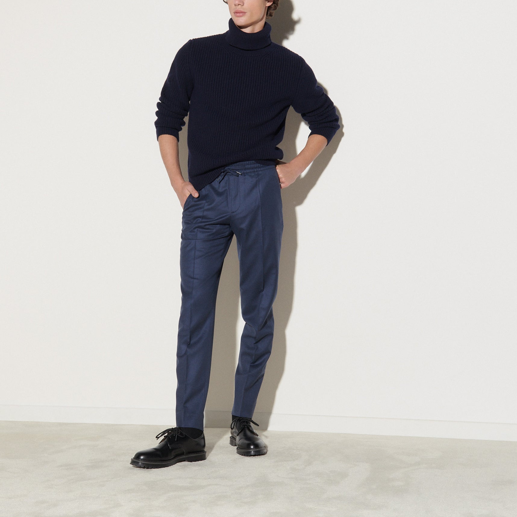 Pantalon en flanelle Sandro seconde main