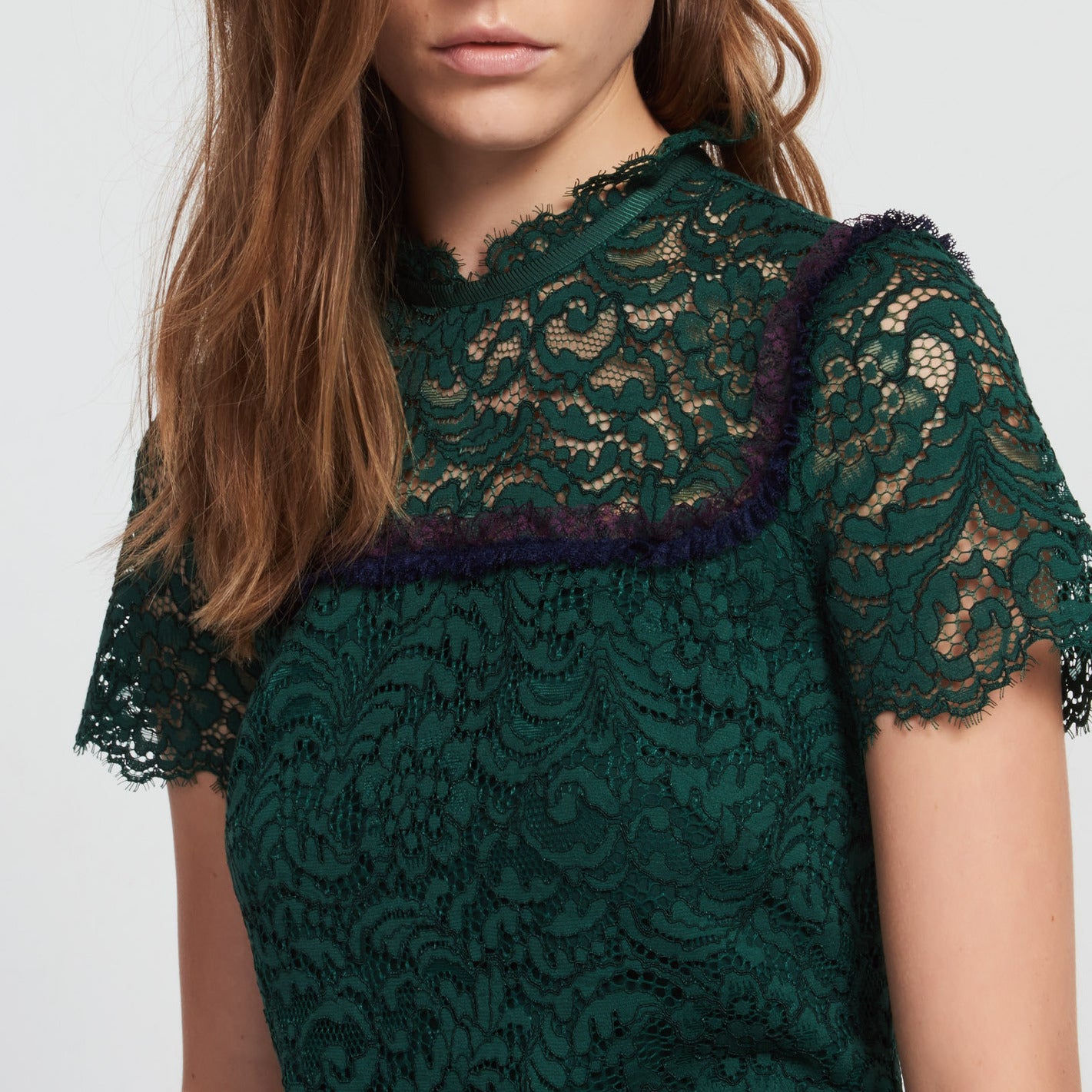 Robe en dentelle détails contrastants Sandro seconde main