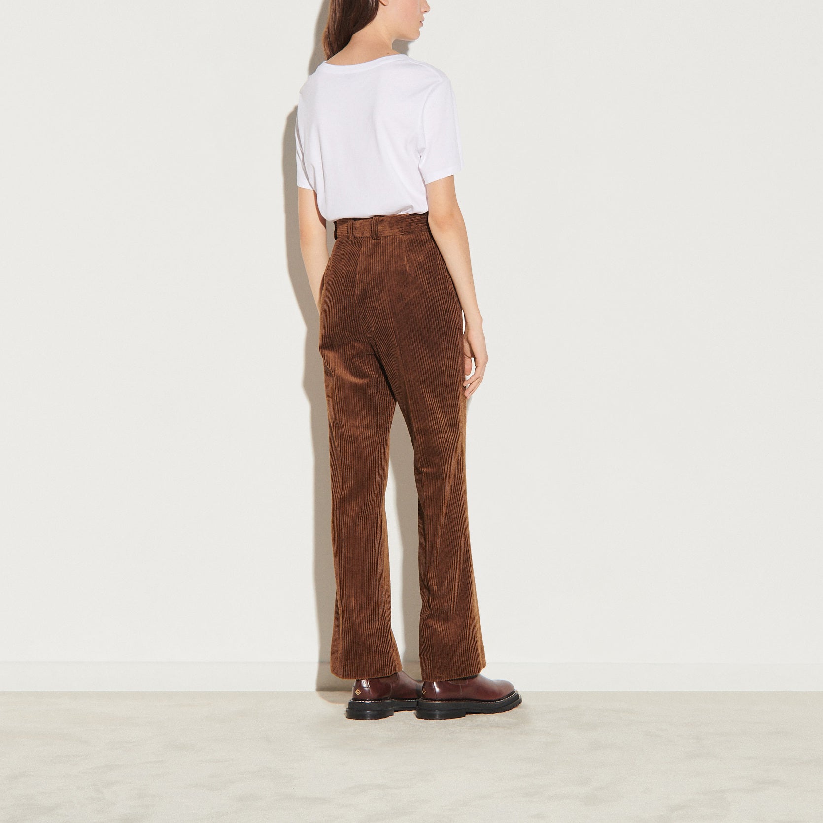 Pantalon droit en velours côtelé Sandro seconde main