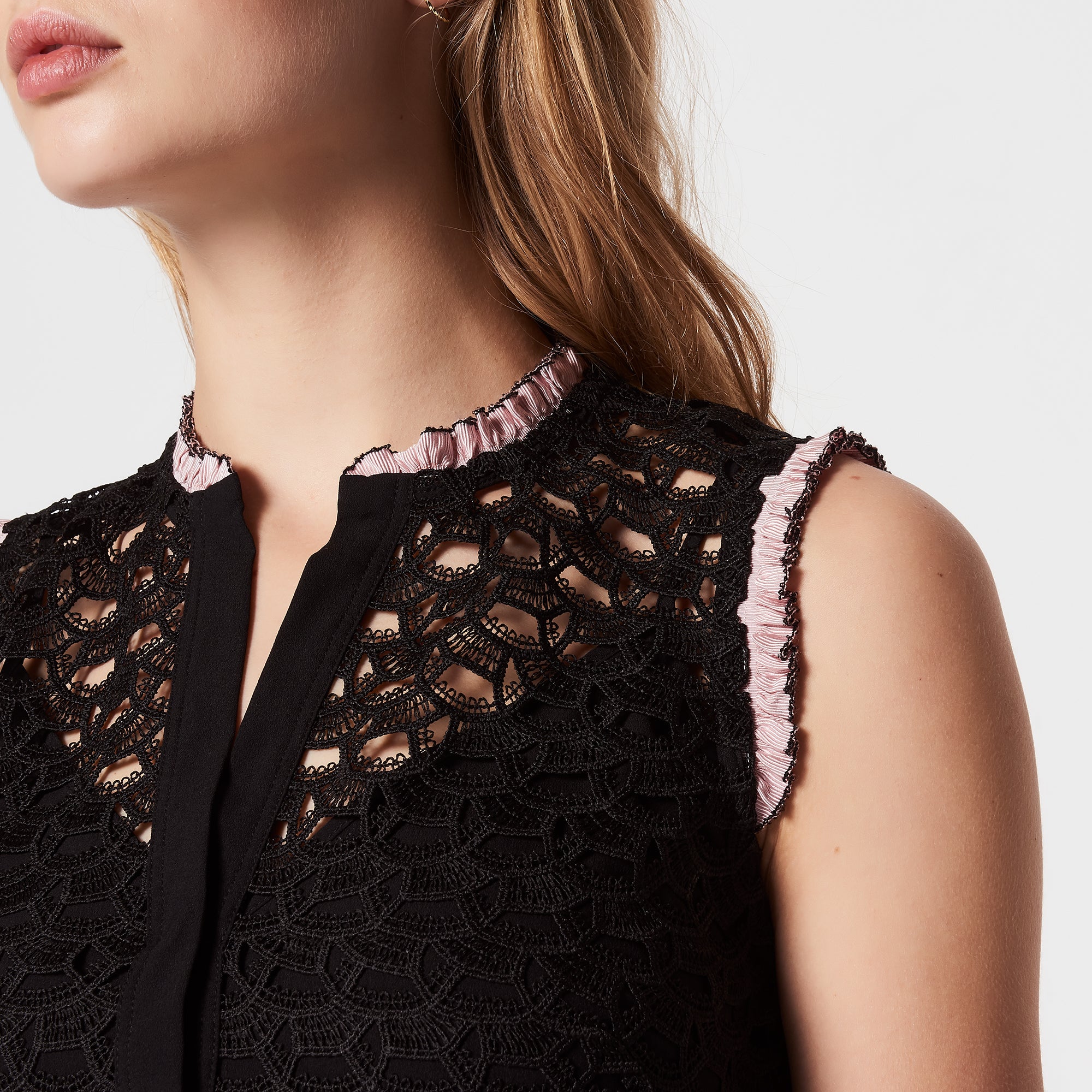 Robe sans manches en dentelle all over Sandro seconde main