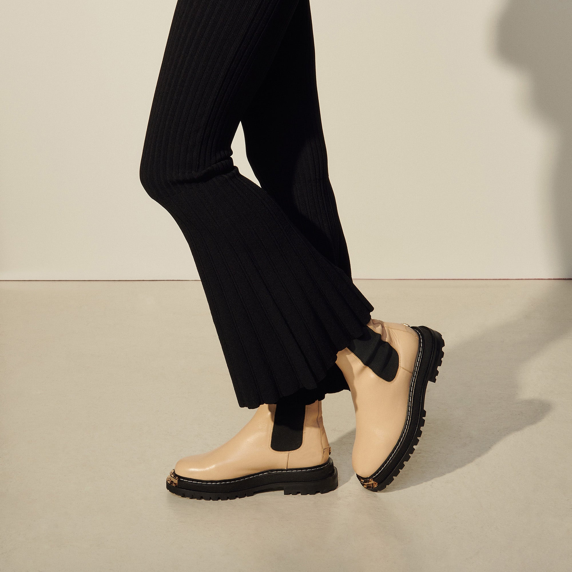 Pantalon évasé en Maille Sandro seconde main