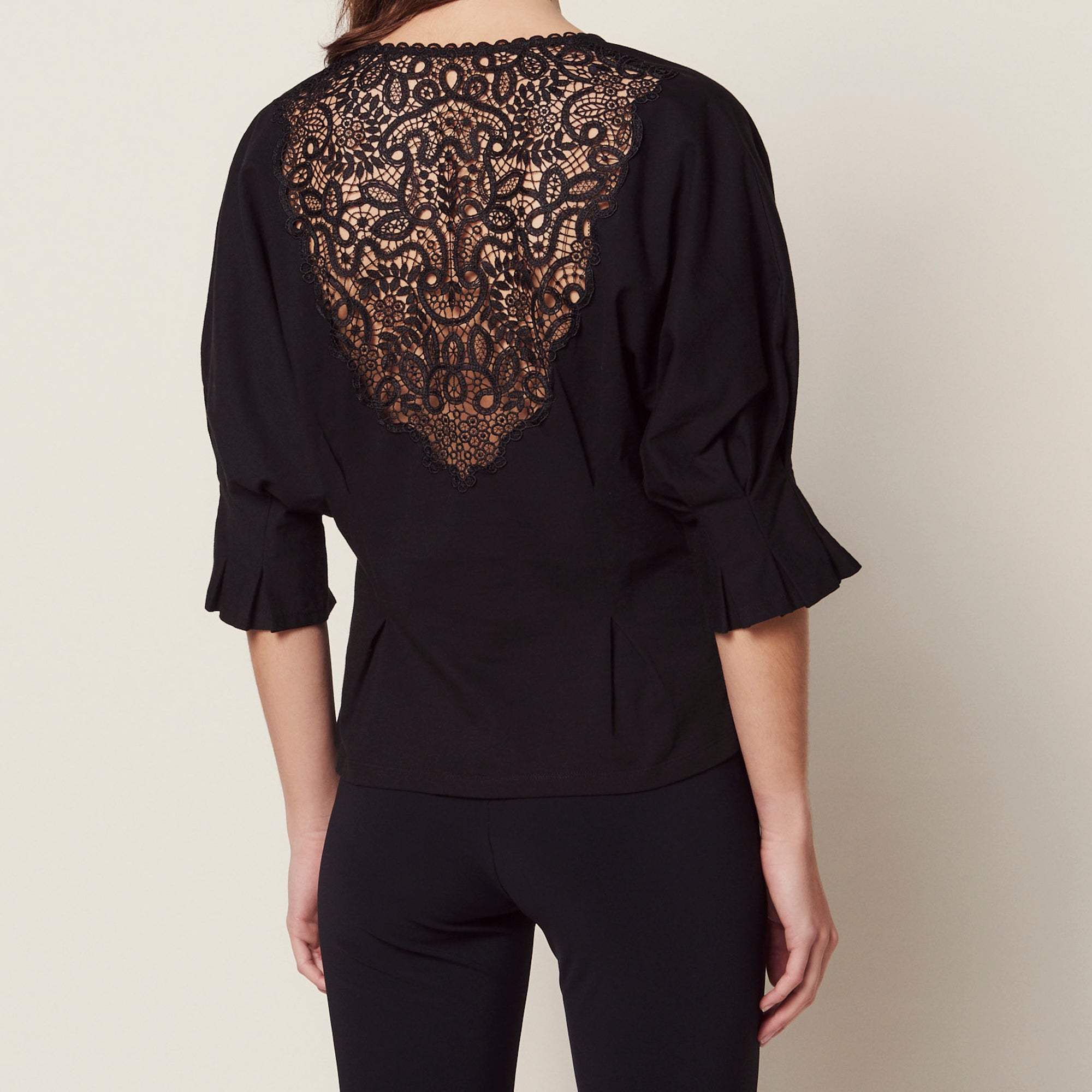 T-shirt avec dos en dentelle Sandro seconde main