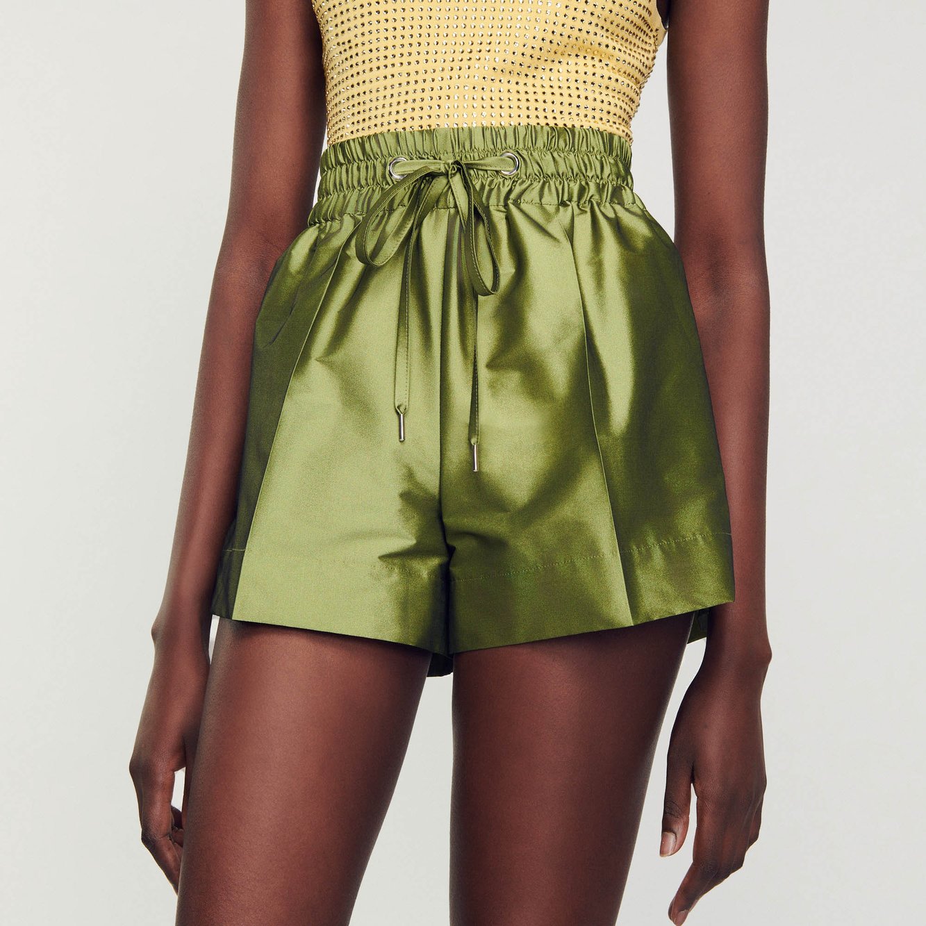 Short satiné Sandro seconde main