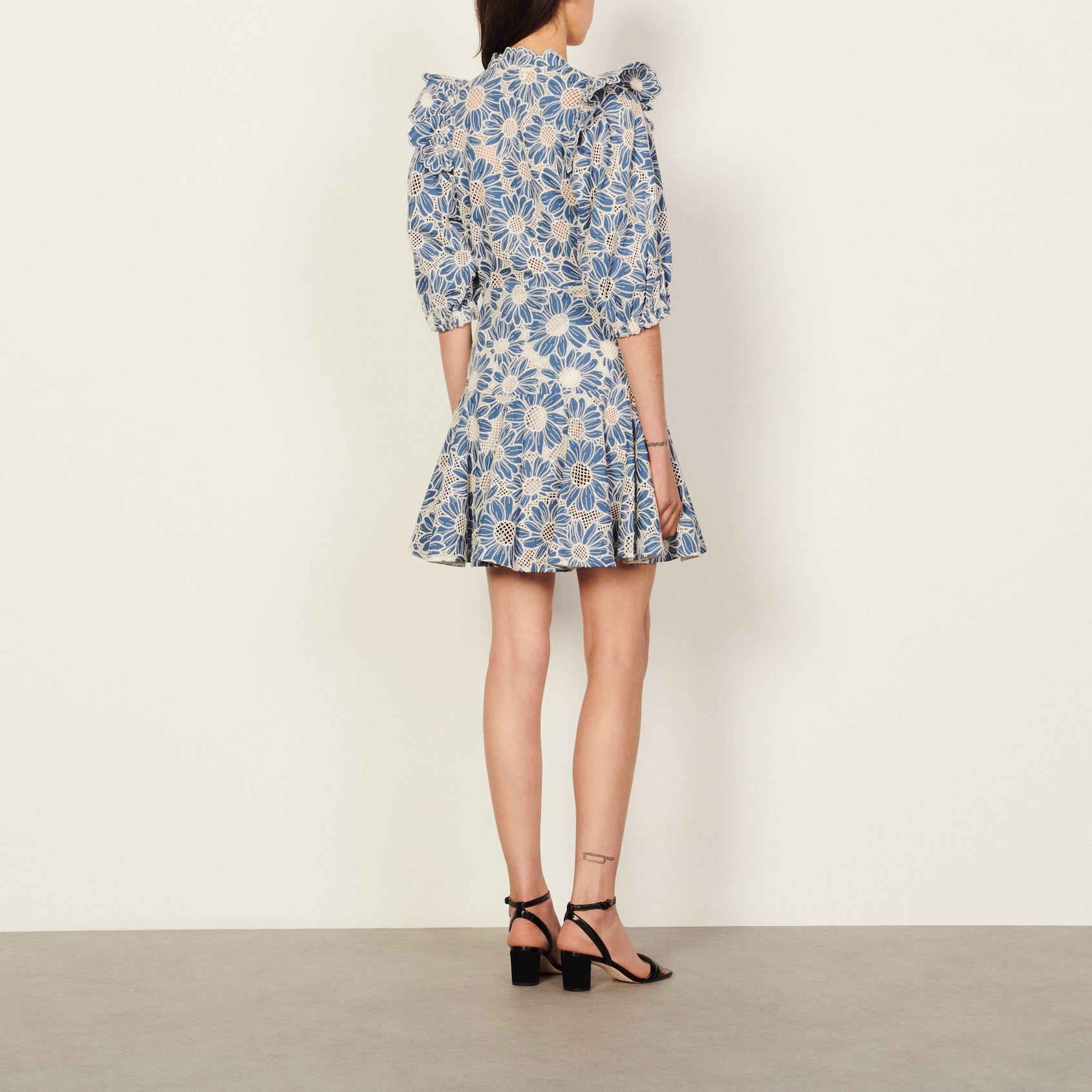 Robe courte au tissu brodé Sandro seconde main