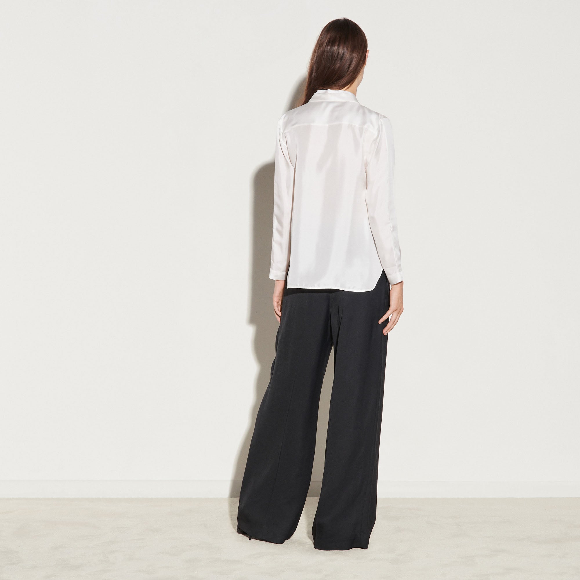 Chemise en soie à décolleté en V Sandro seconde main